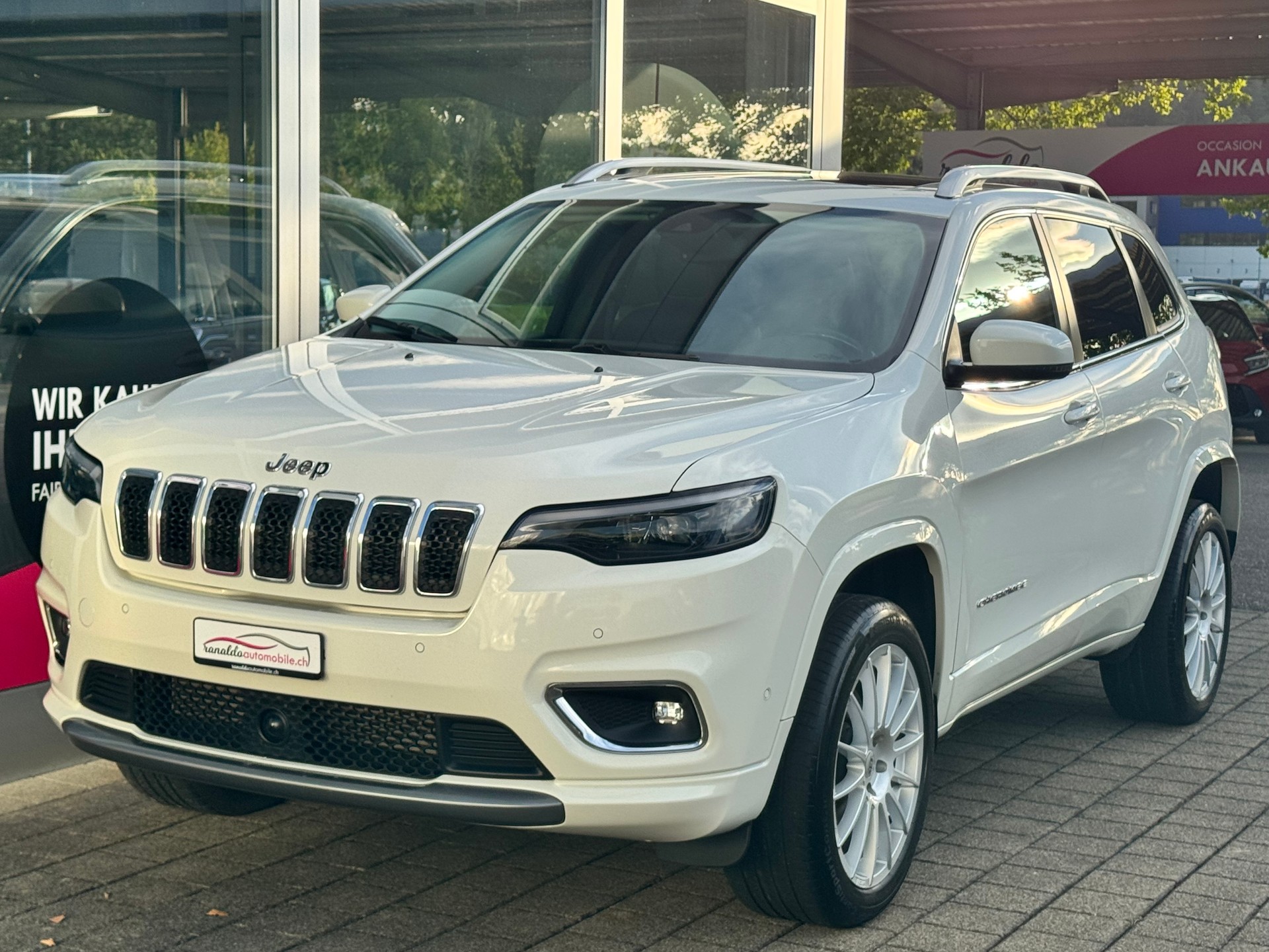JEEP Cherokee 2.2MJ Overland+4x4+Aut+Navi+LED+Leder+Sitzheizung+Panorama+ACC+Getönte Scheiben+El.Heckklappe+Winterräder+AHK+-image-2