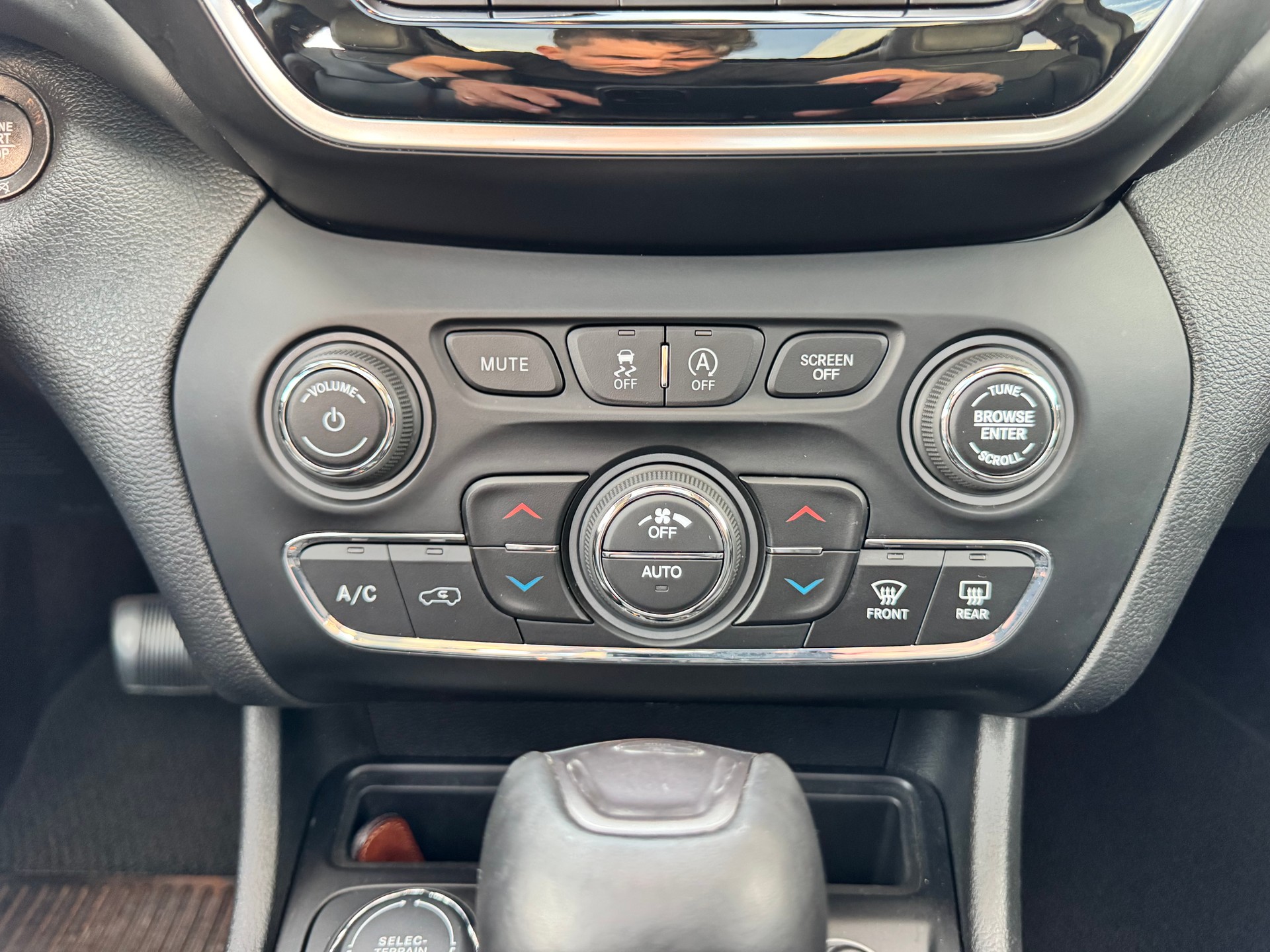JEEP Cherokee 2.2MJ Overland+4x4+Aut+Navi+LED+Leder+Sitzheizung+Panorama+ACC+Getönte Scheiben+El.Heckklappe+Winterräder+AHK+-image-15