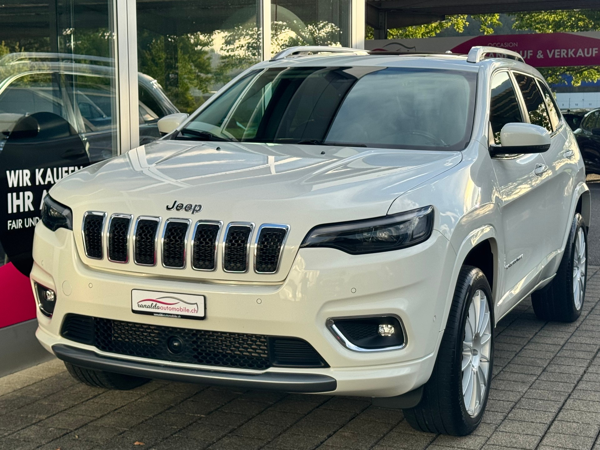 JEEP Cherokee 2.2MJ Overland+4x4+Aut+Navi+LED+Leder+Sitzheizung+Panorama+ACC+Getönte Scheiben+El.Heckklappe+Winterräder+AHK+-image-0