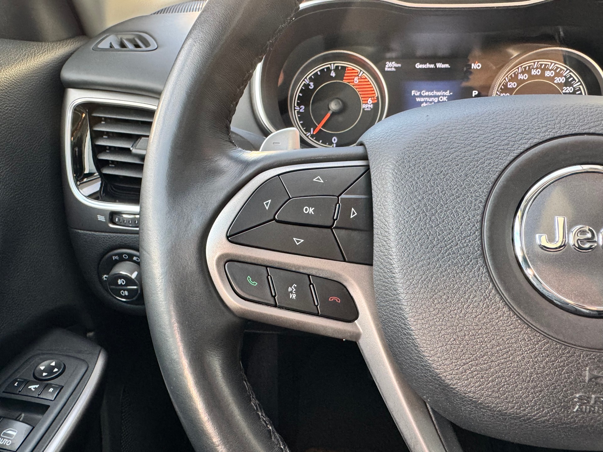 JEEP Cherokee 2.2MJ Overland+4x4+Aut+Navi+LED+Leder+Sitzheizung+Panorama+ACC+Getönte Scheiben+El.Heckklappe+Winterräder+AHK+-image-25