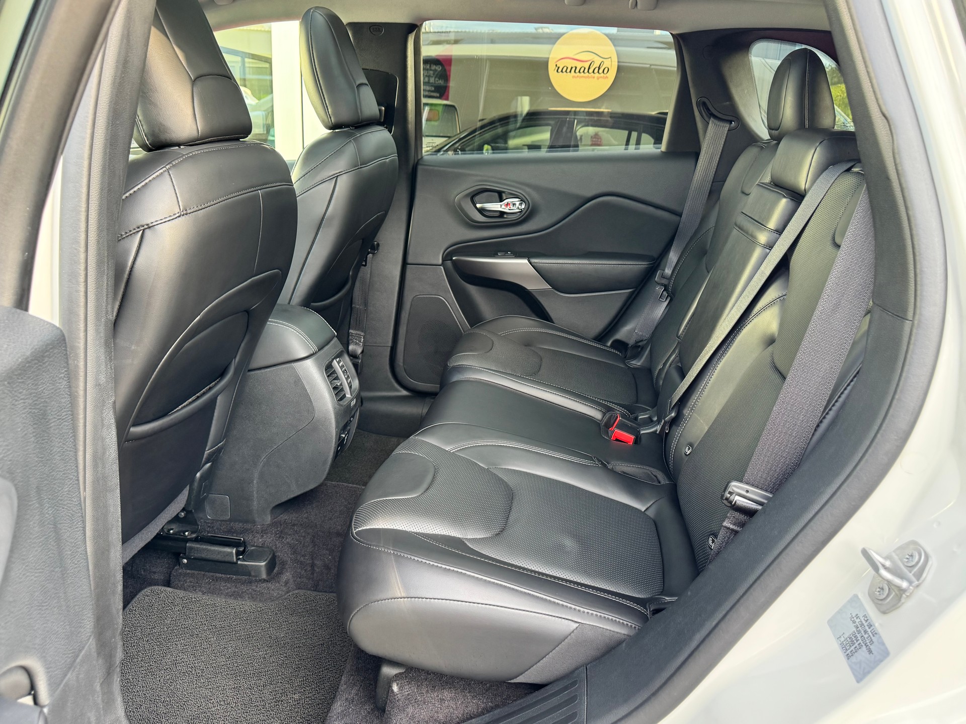 JEEP Cherokee 2.2MJ Overland+4x4+Aut+Navi+LED+Leder+Sitzheizung+Panorama+ACC+Getönte Scheiben+El.Heckklappe+Winterräder+AHK+-image-9