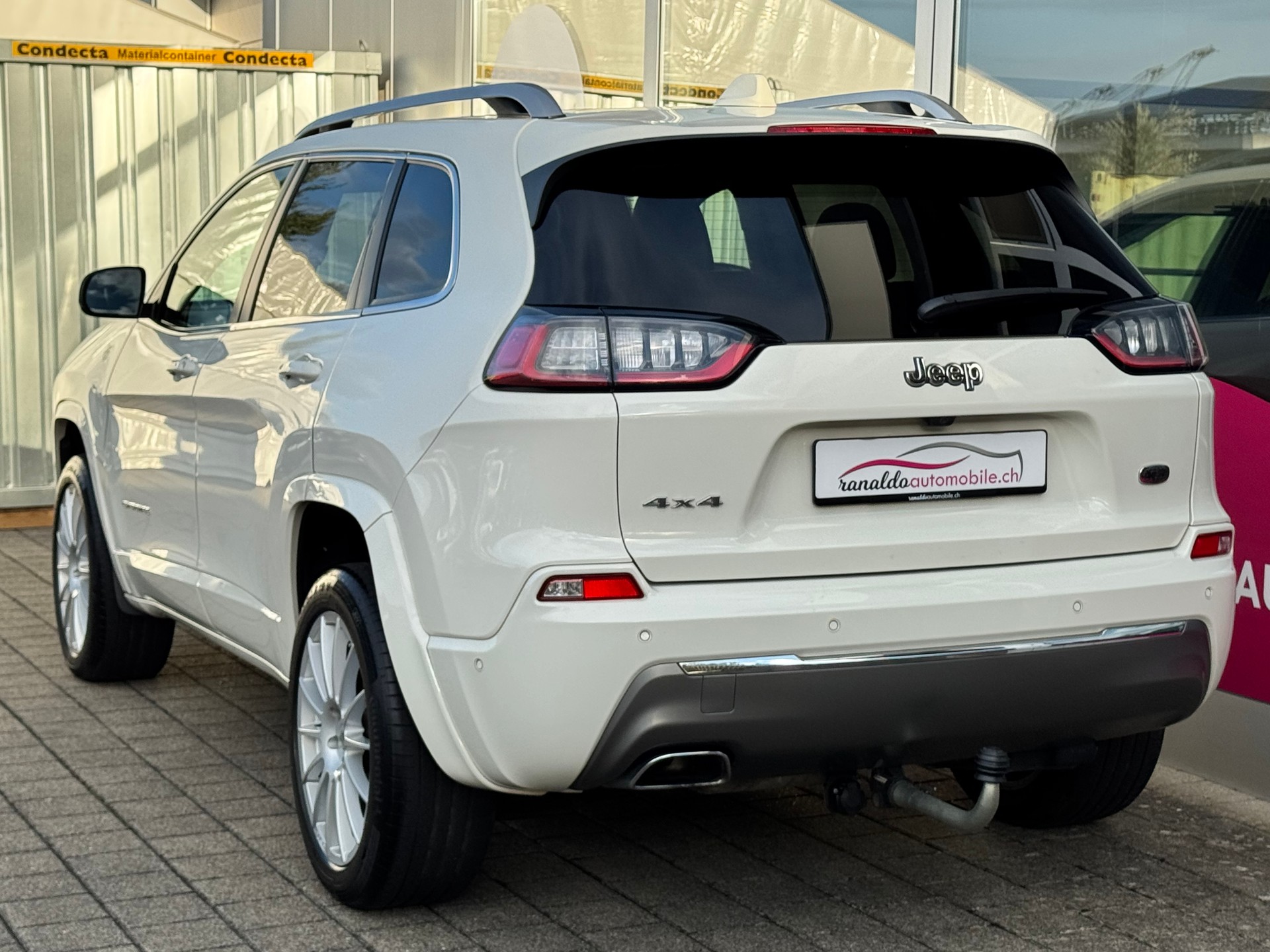 JEEP Cherokee 2.2MJ Overland+4x4+Aut+Navi+LED+Leder+Sitzheizung+Panorama+ACC+Getönte Scheiben+El.Heckklappe+Winterräder+AHK+-image-5