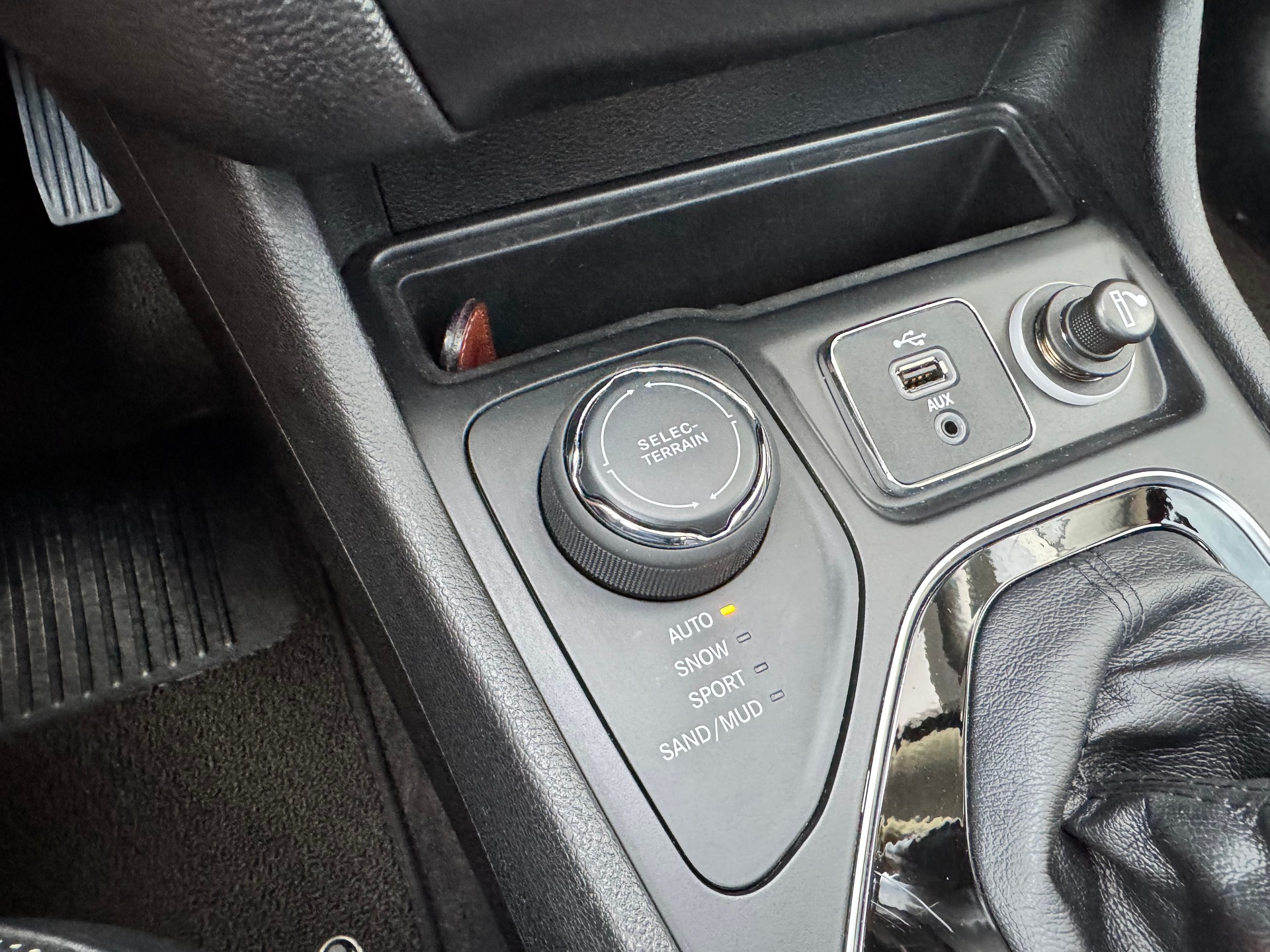 JEEP Cherokee 2.2MJ Overland+4x4+Aut+Navi+LED+Leder+Sitzheizung+Panorama+ACC+Getönte Scheiben+El.Heckklappe+Winterräder+AHK+-image-27