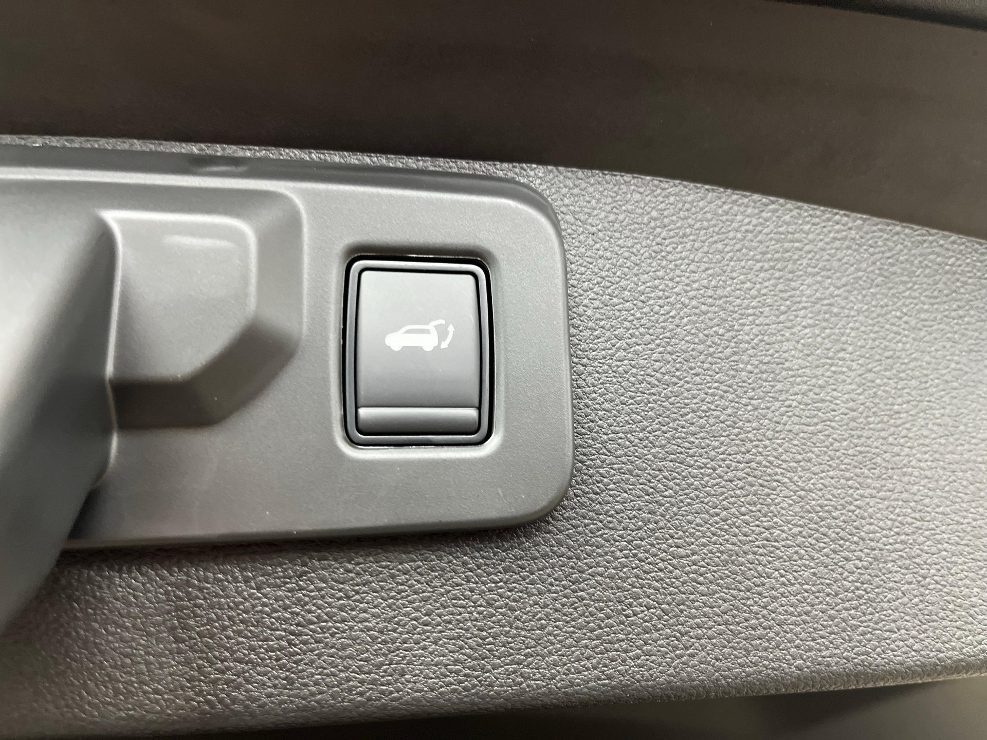 MITSUBISHI Grandis 1.8 HEV Intense-image-12