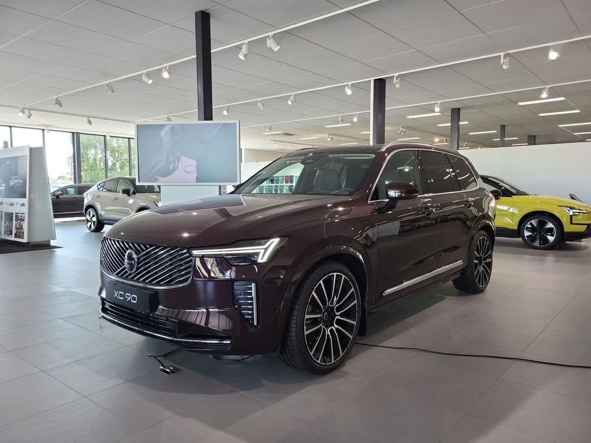 VOLVO XC90 T8 eAWD PluginHybrid Ultra Bright Geartronic-image-0