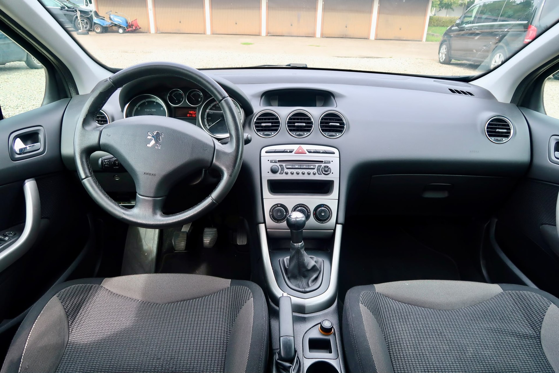 PEUGEOT 308 1.6 16V VTI Sport-image-9