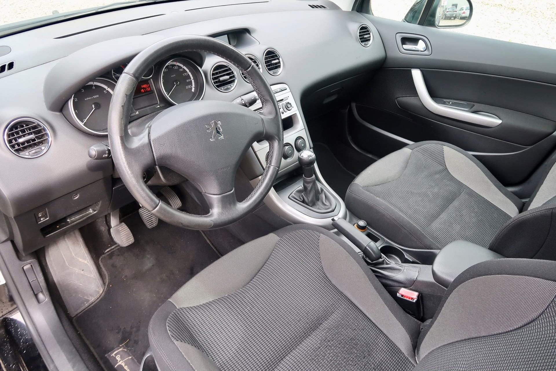 PEUGEOT 308 1.6 16V VTI Sport-image-8
