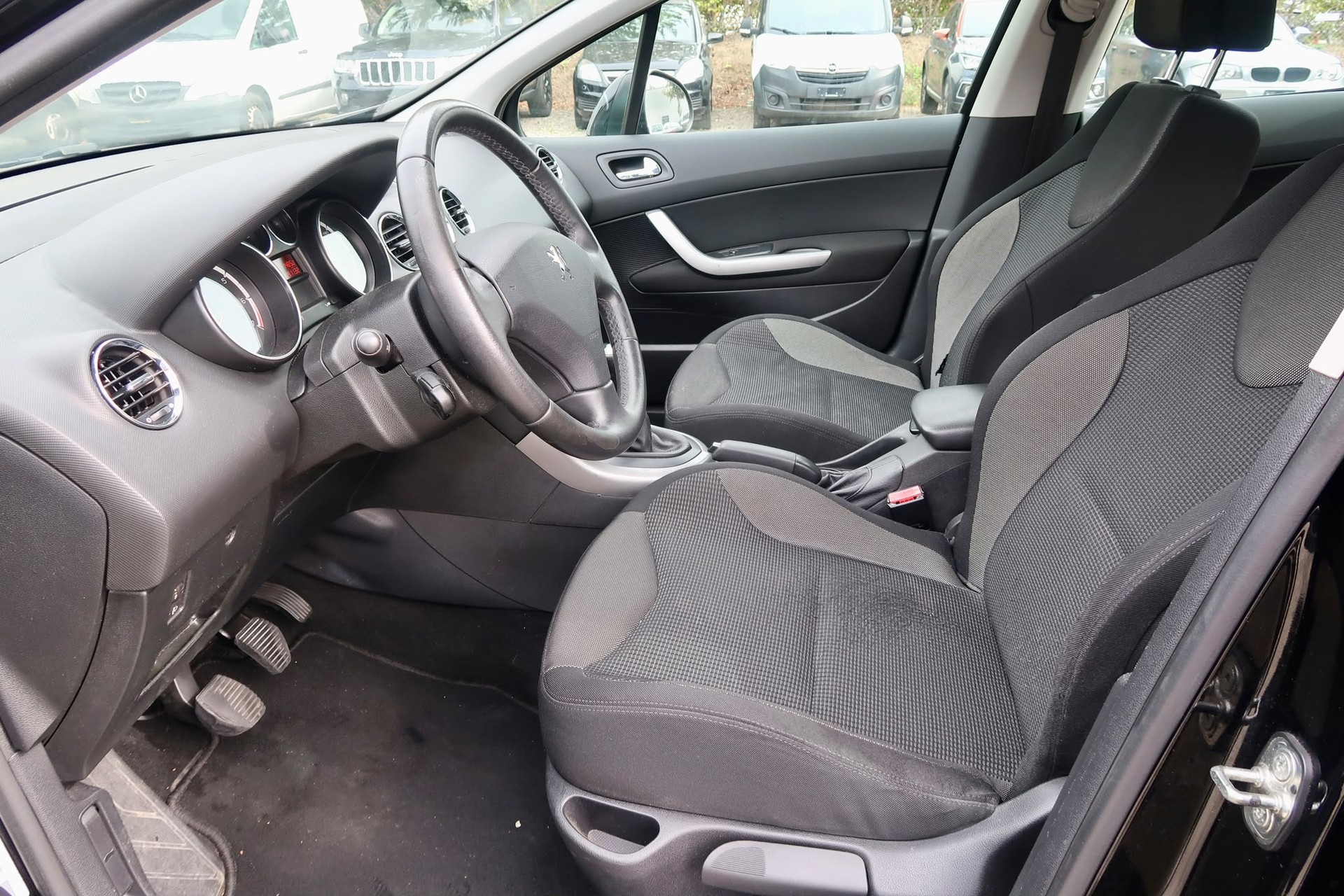 PEUGEOT 308 1.6 16V VTI Sport-image-5