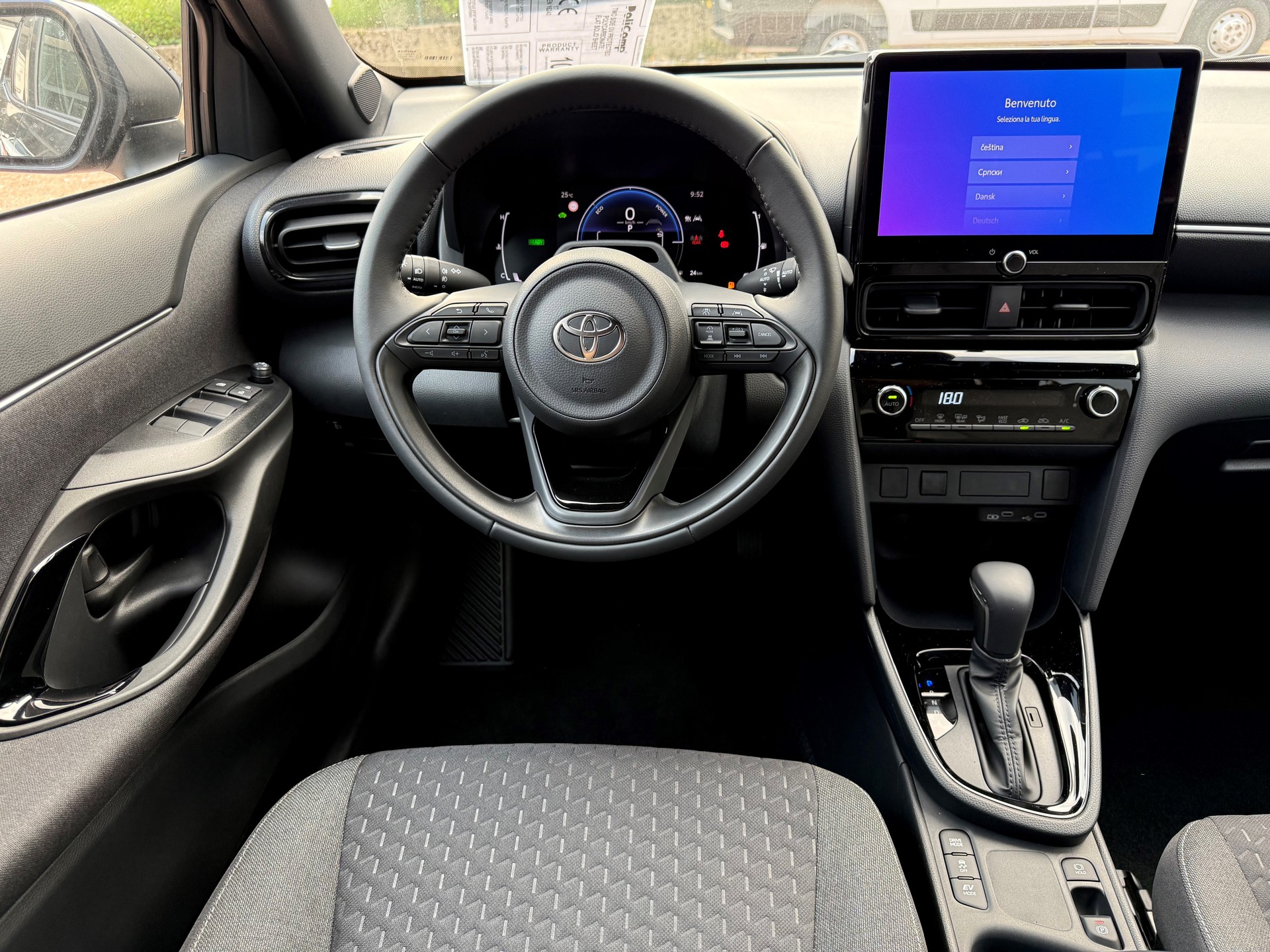 TOYOTA Yaris Cross 1.5 Trend e-CVT-image-9