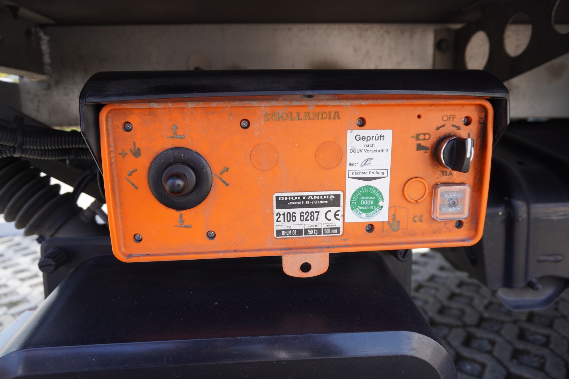 VW Crafter 35 2.0 BiTDI Hebebuhne Champion L4 A-image-25