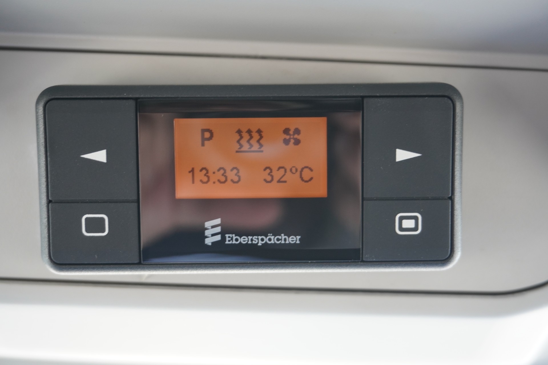 VW Crafter 35 2.0 BiTDI Hebebuhne Champion L4 A-image-21
