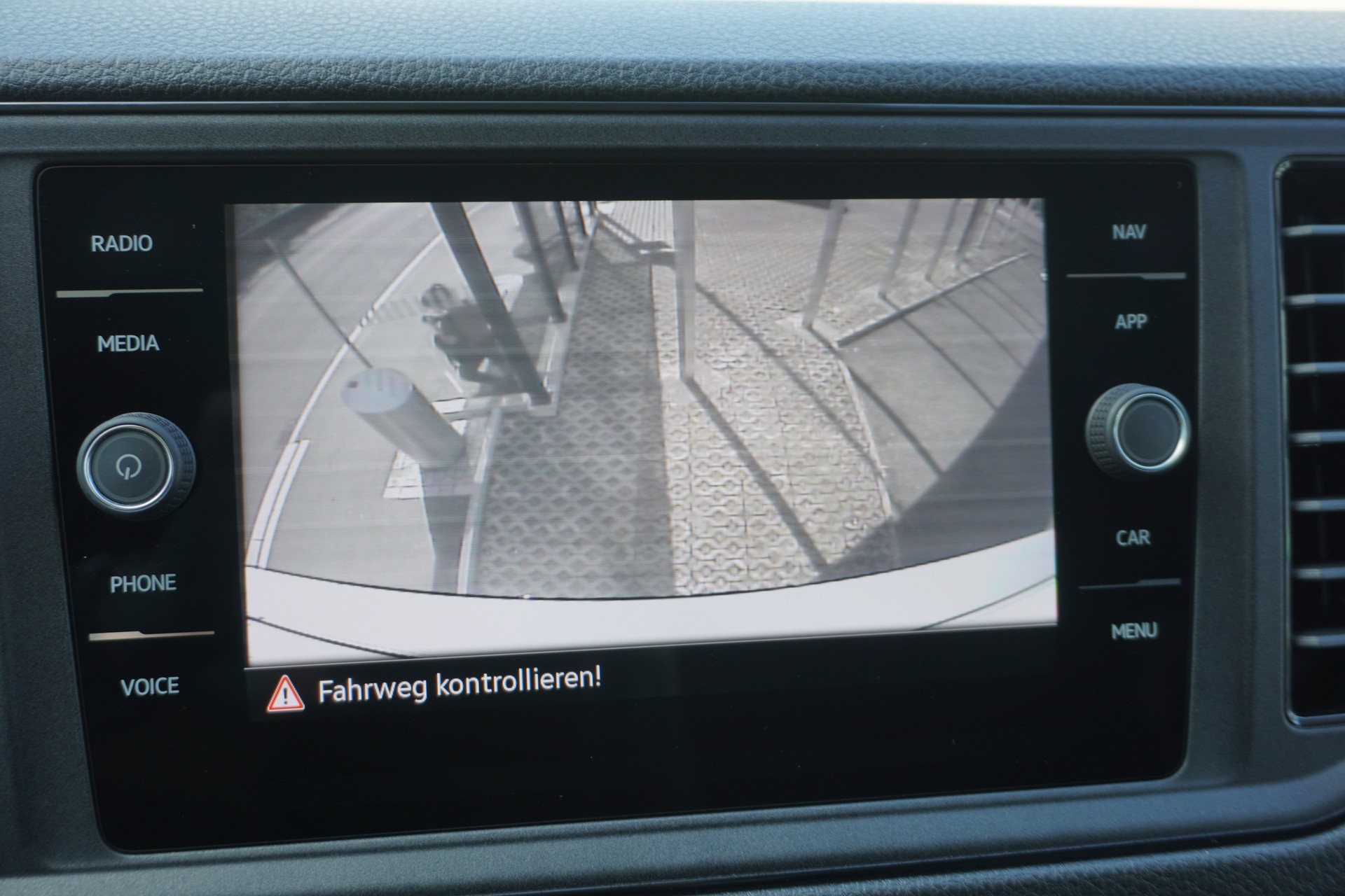 VW Crafter 35 2.0 BiTDI Hebebuhne Champion L4 A-image-18