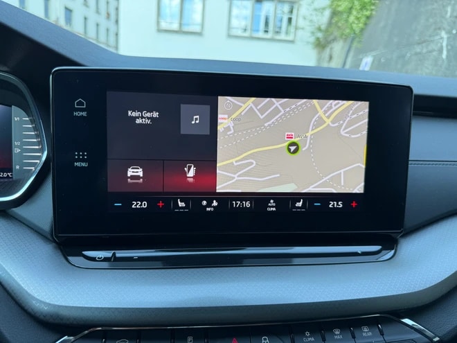 SKODA Octavia Combi 2.0 TDI DSG Ambition-image-9