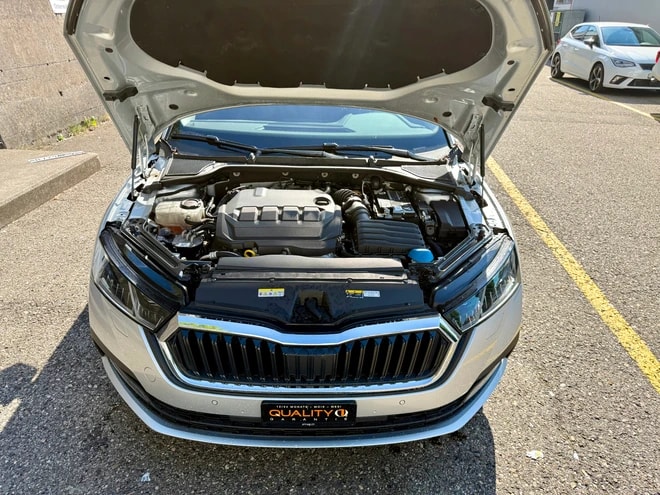SKODA Octavia Combi 2.0 TDI DSG Ambition-image-14