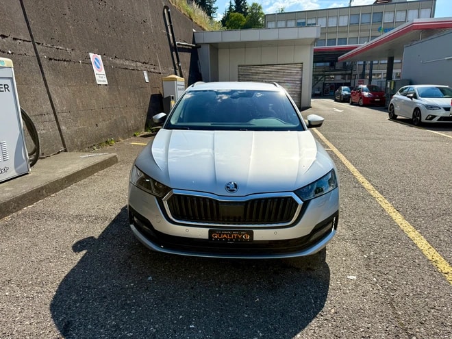 SKODA Octavia Combi 2.0 TDI DSG Ambition-image-2