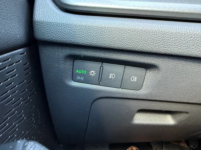 SKODA Octavia Combi 2.0 TDI DSG Ambition-image-11