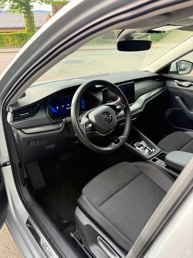 SKODA Octavia Combi 2.0 TDI DSG Ambition-image-6