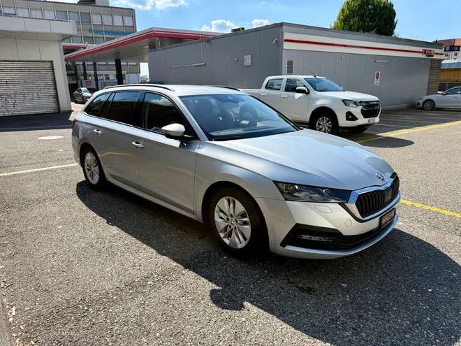 SKODA Octavia Combi 2.0 TDI DSG Ambition-image-0