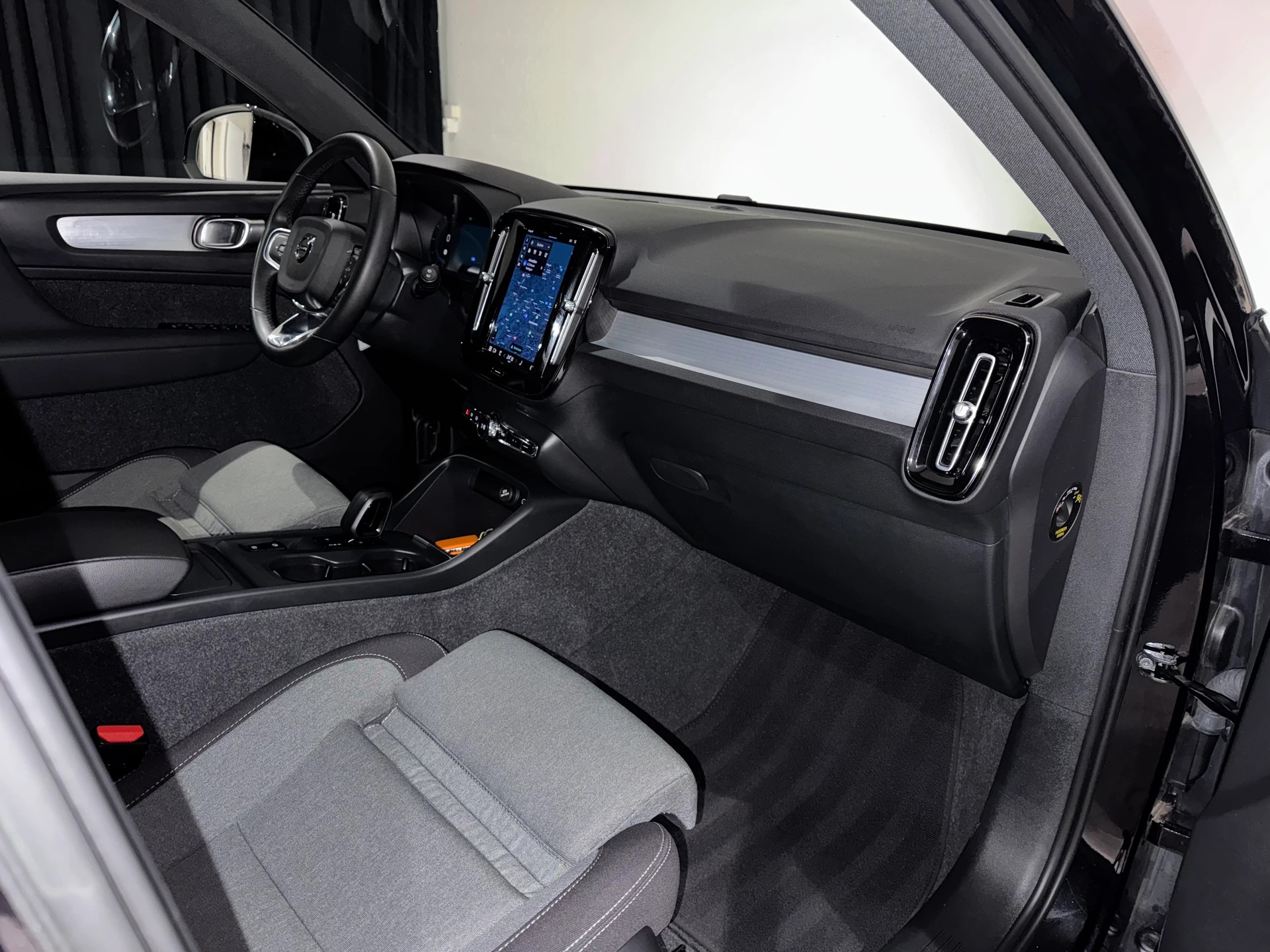 VOLVO XC40 B3 Benzin Mild Hybrid Core DCT-image-10
