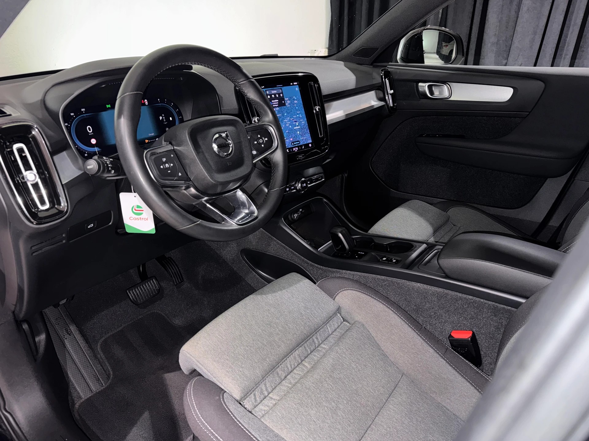 VOLVO XC40 B3 Benzin Mild Hybrid Core DCT-image-9
