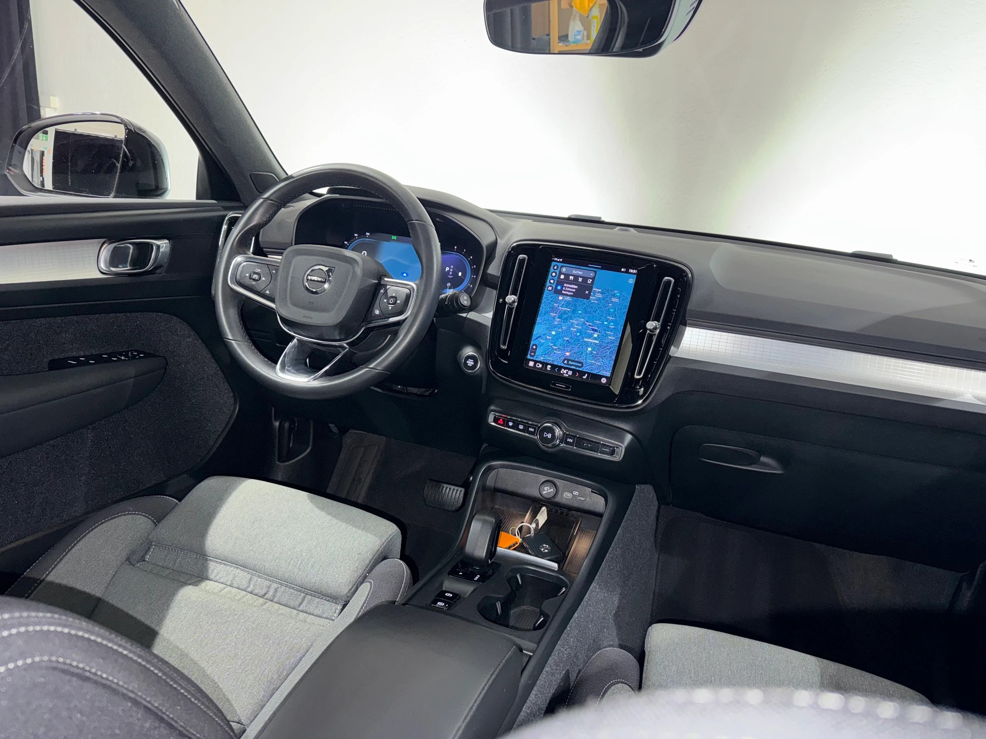 VOLVO XC40 B3 Benzin Mild Hybrid Core DCT-image-13