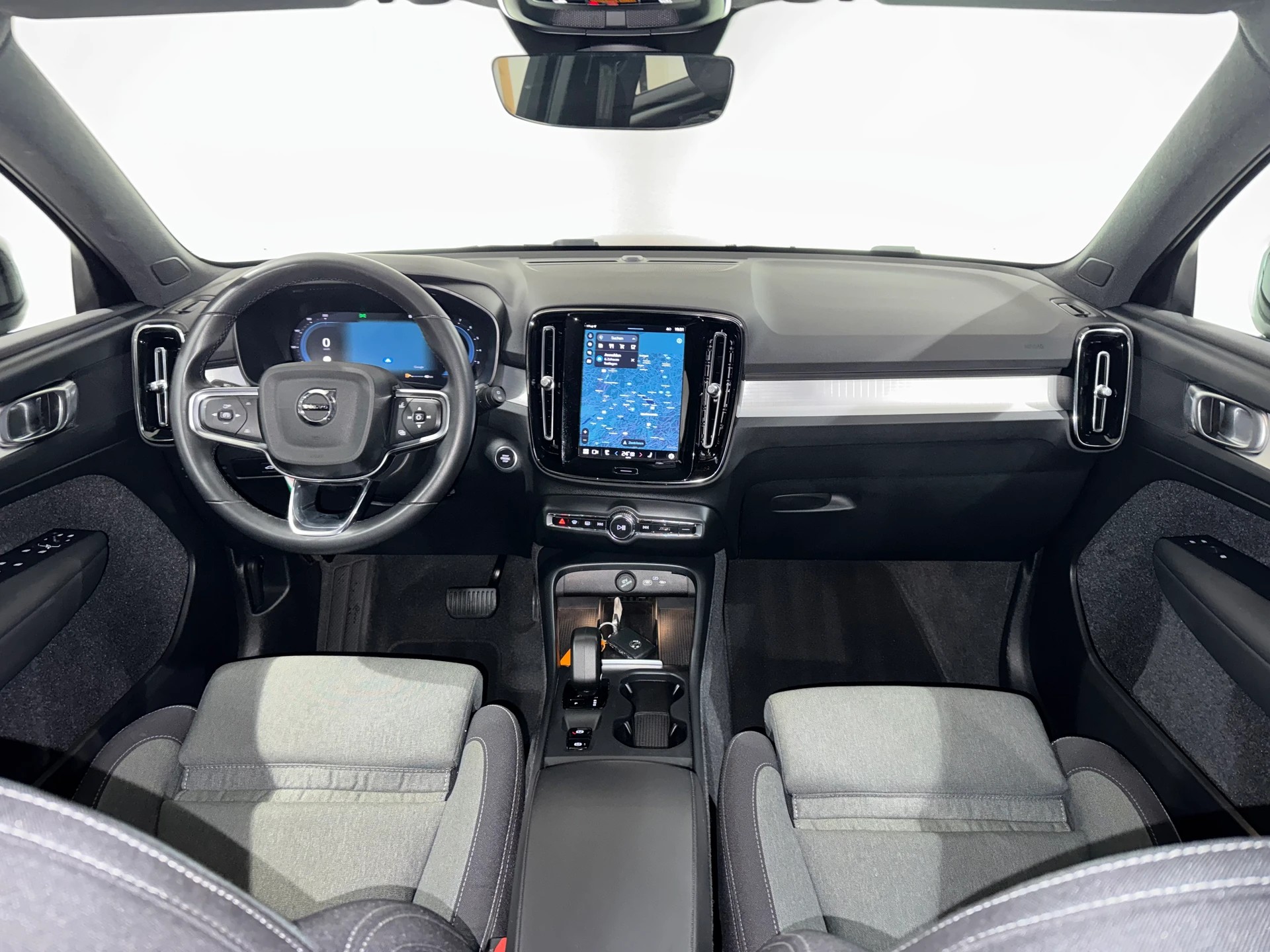 VOLVO XC40 B3 Benzin Mild Hybrid Core DCT-image-11