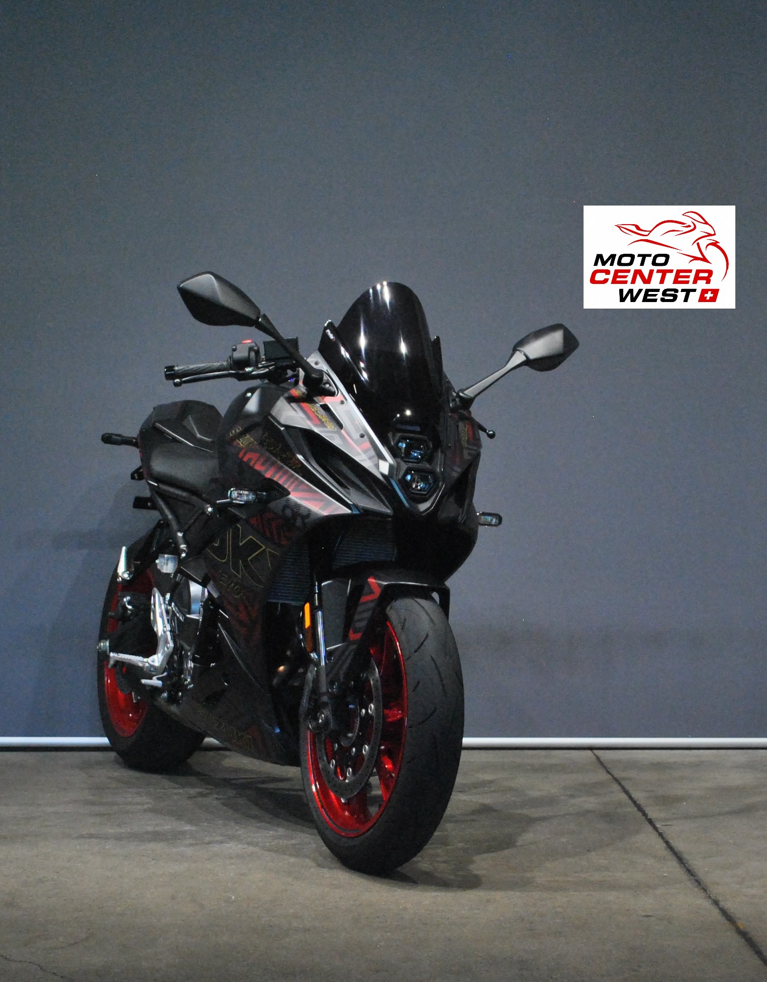 SUZUKI GSX-8R