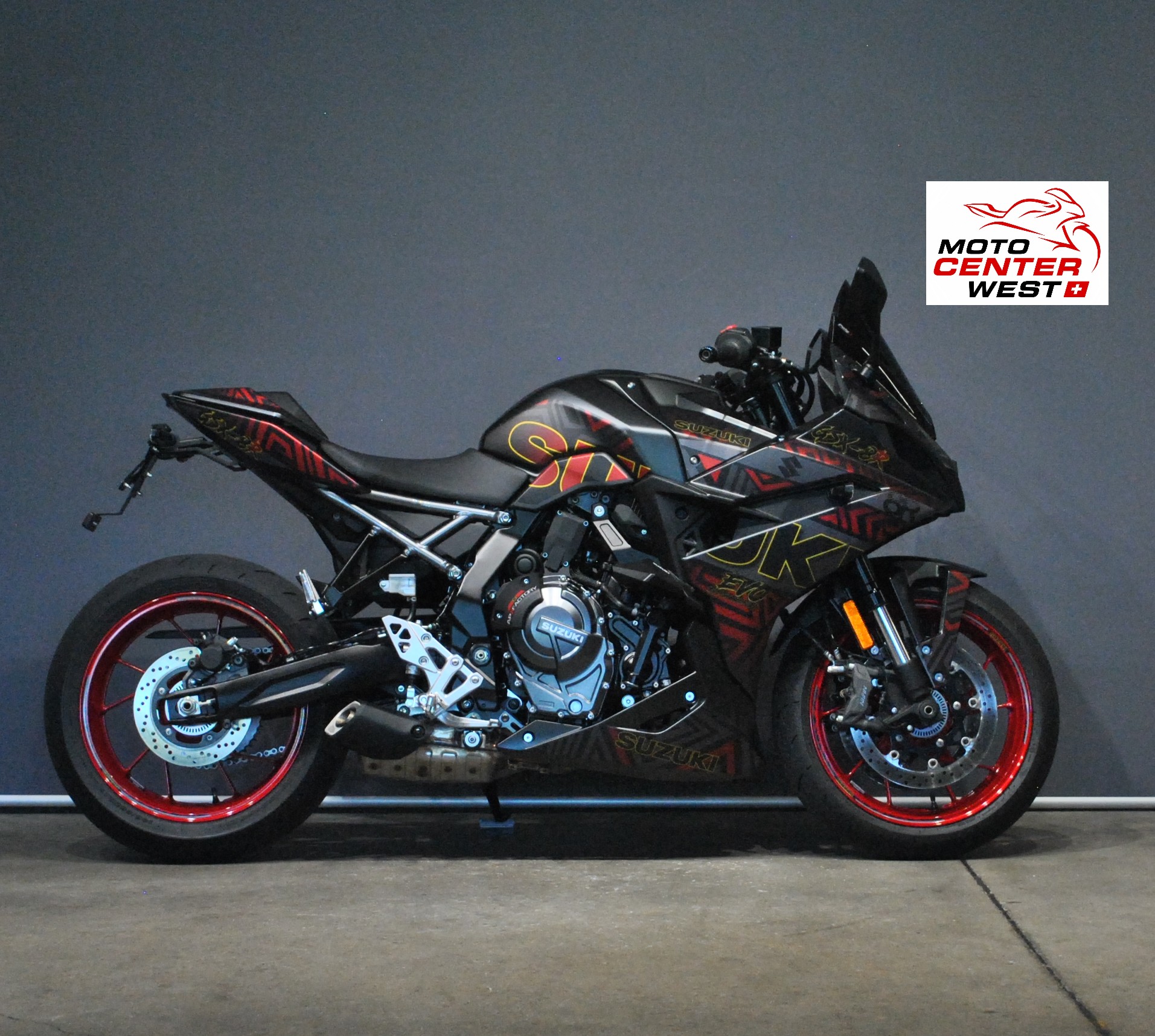 SUZUKI GSX-8R-showroom-element-1