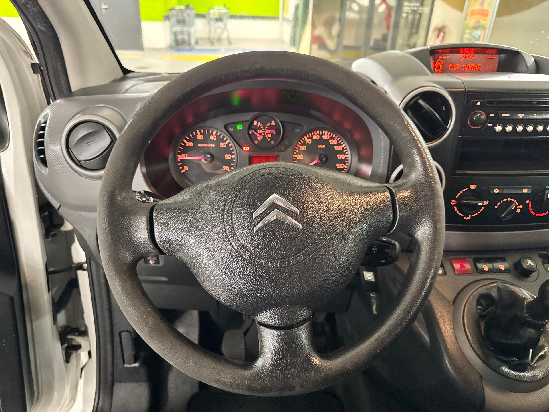 CITROEN Berlingo 1.6i 600 Komfort (Confort)-image-11