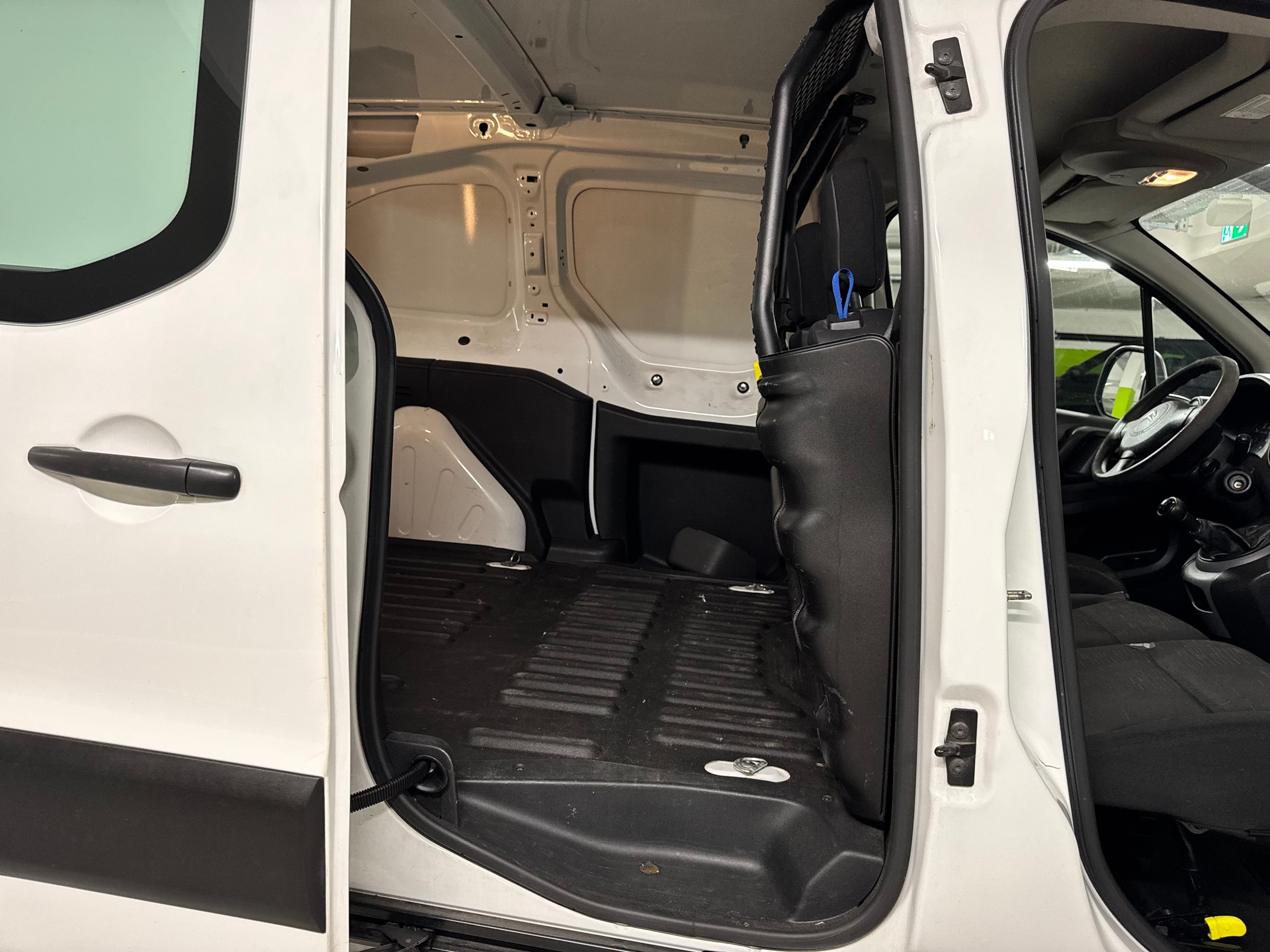 CITROEN Berlingo 1.6i 600 Komfort (Confort)-image-9
