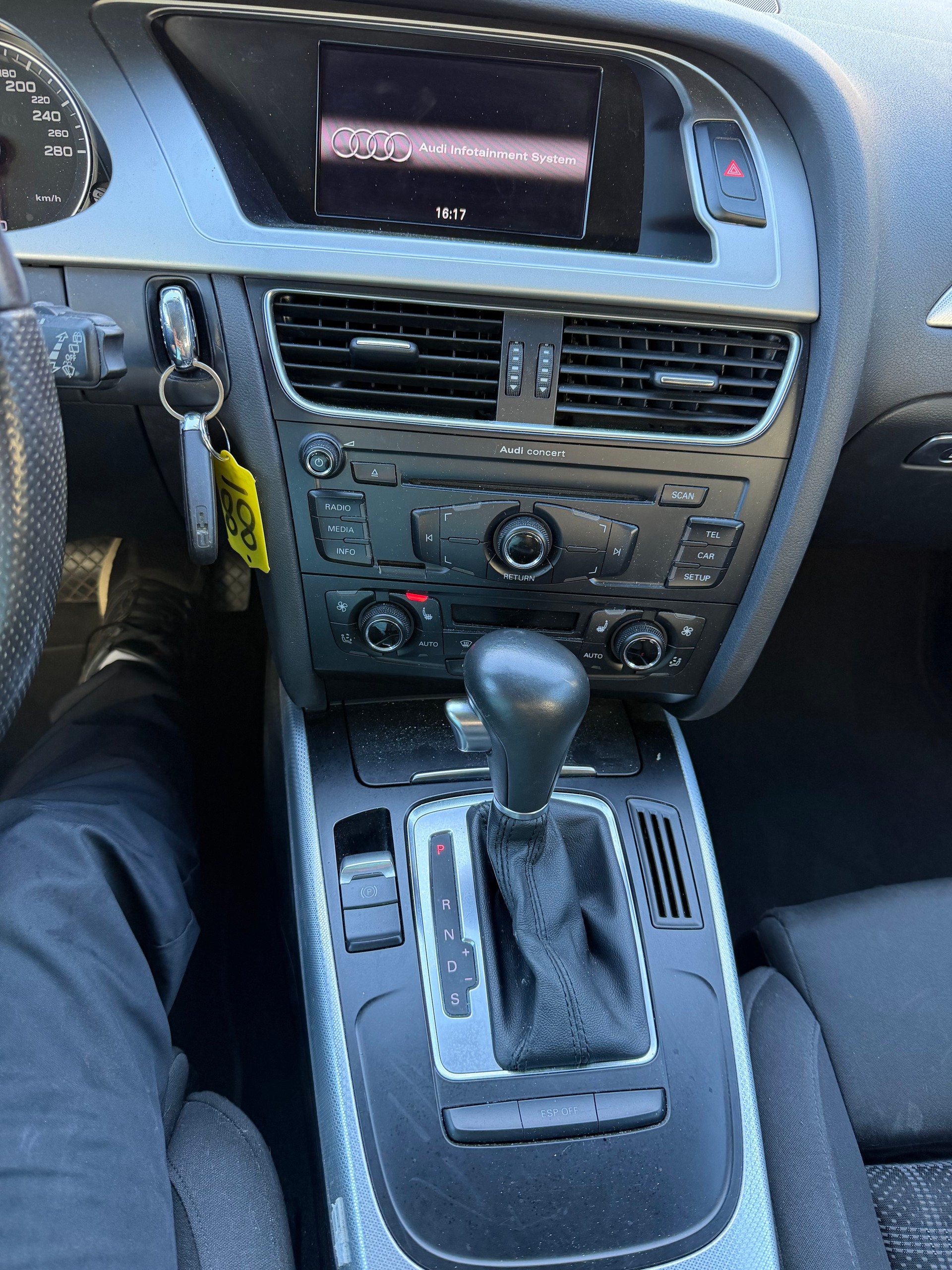 AUDI A4 Avant 2.0 TFSI quattro S-tronic-image-11