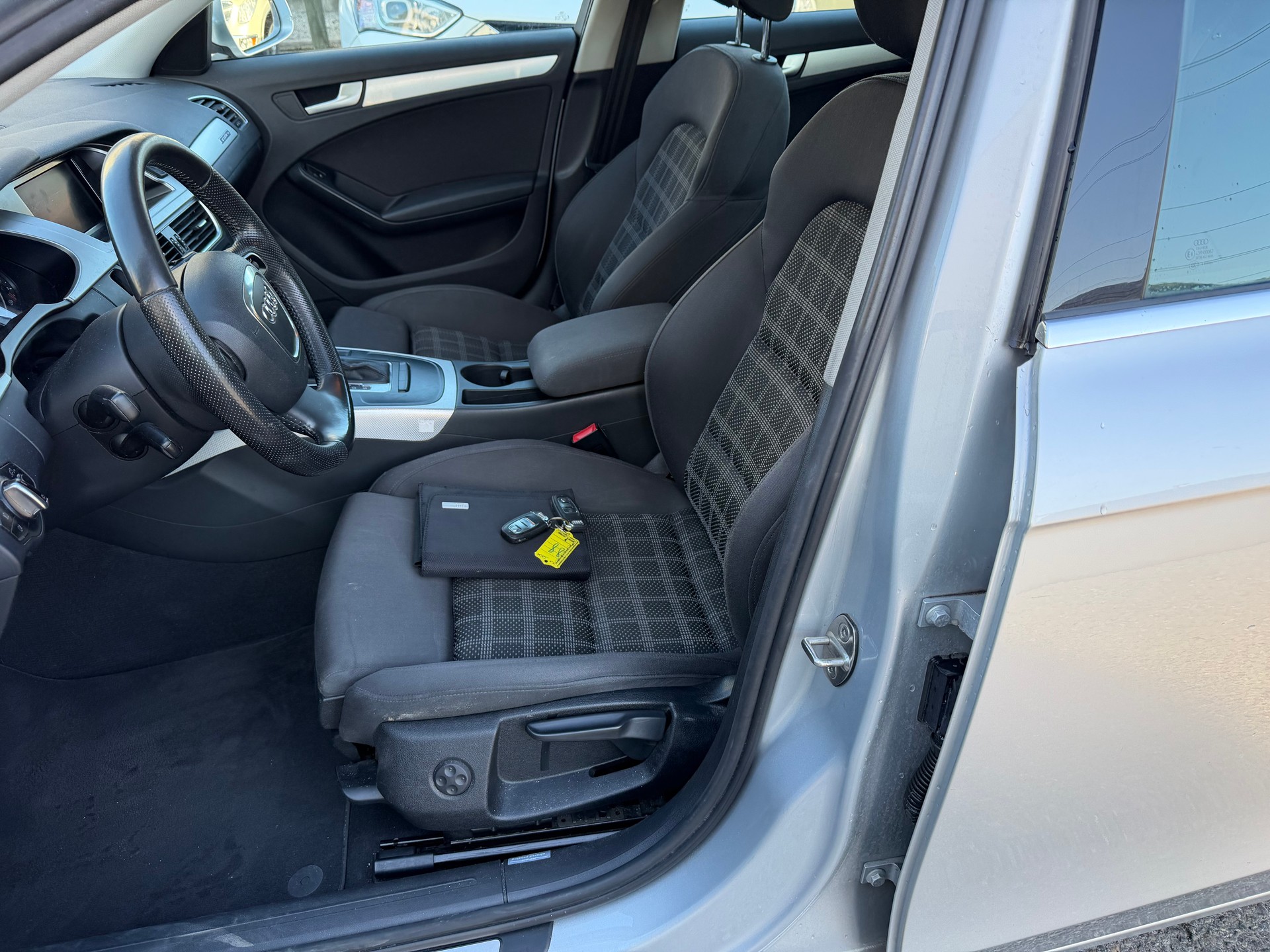 AUDI A4 Avant 2.0 TFSI quattro S-tronic-image-8