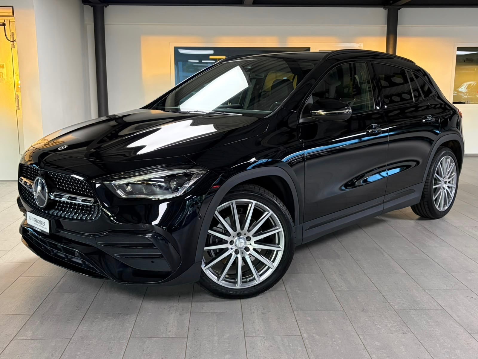 MERCEDES-BENZ GLA 200 AMG Line 7G-DCT-image-0