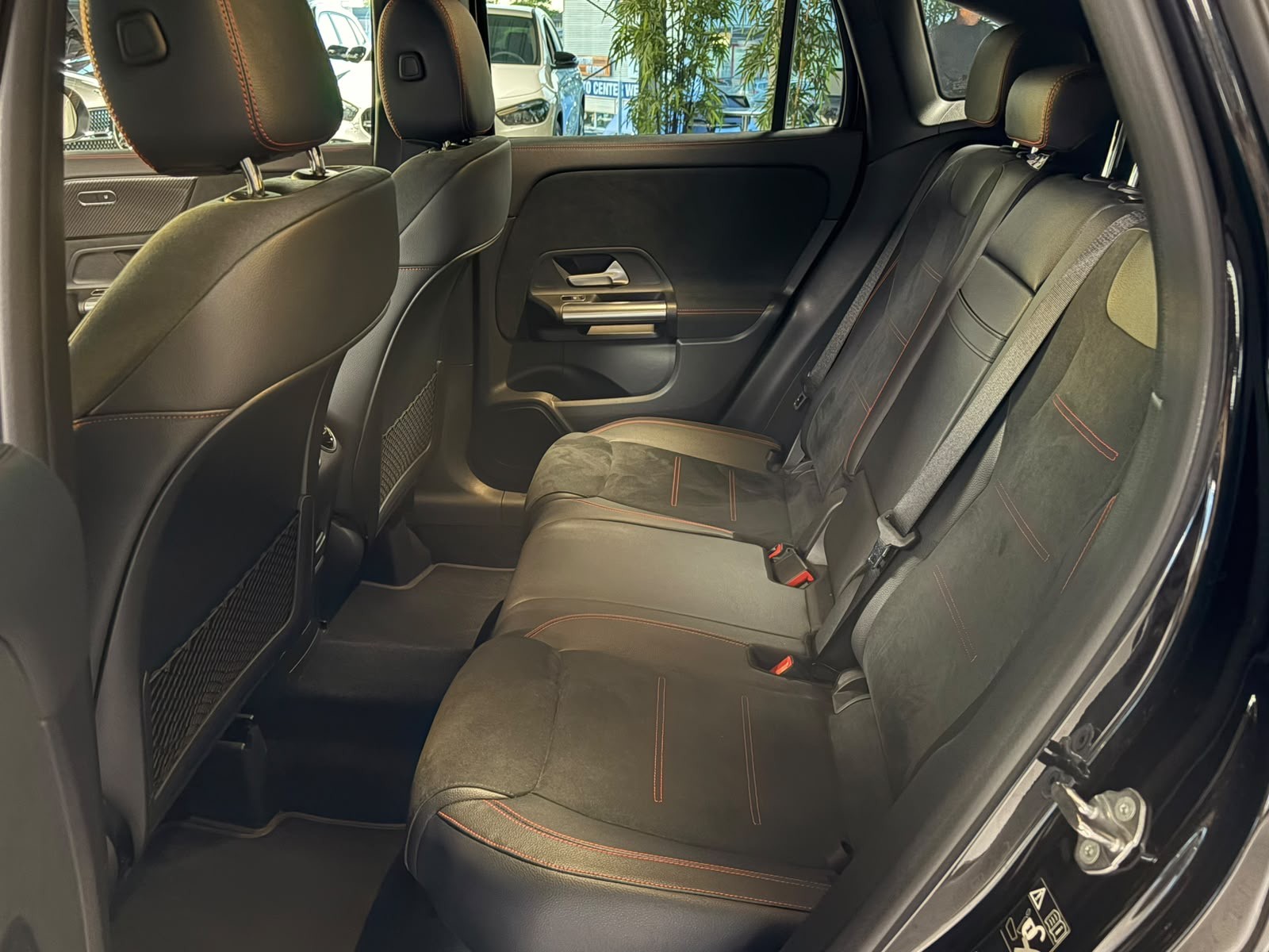 MERCEDES-BENZ GLA 200 AMG Line 7G-DCT-image-6