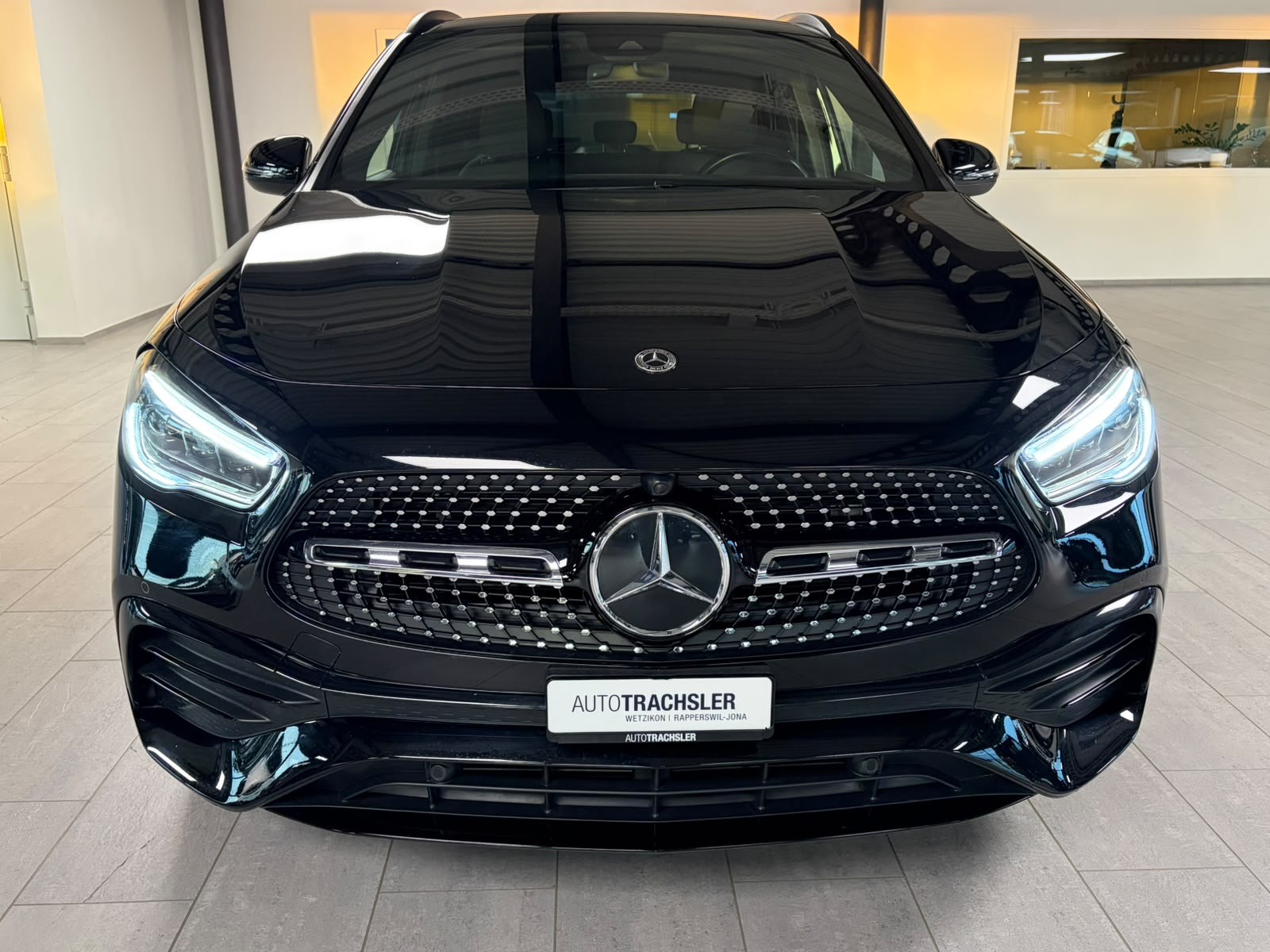 MERCEDES-BENZ GLA 200 AMG Line 7G-DCT-image-1