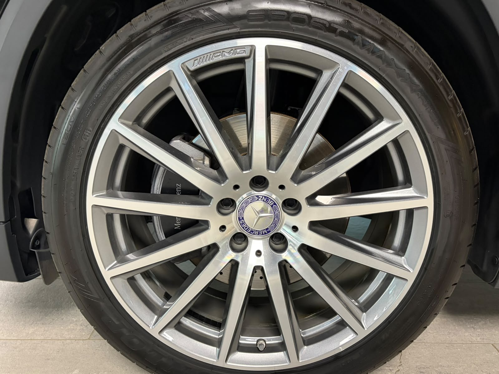 MERCEDES-BENZ GLA 200 AMG Line 7G-DCT-image-5