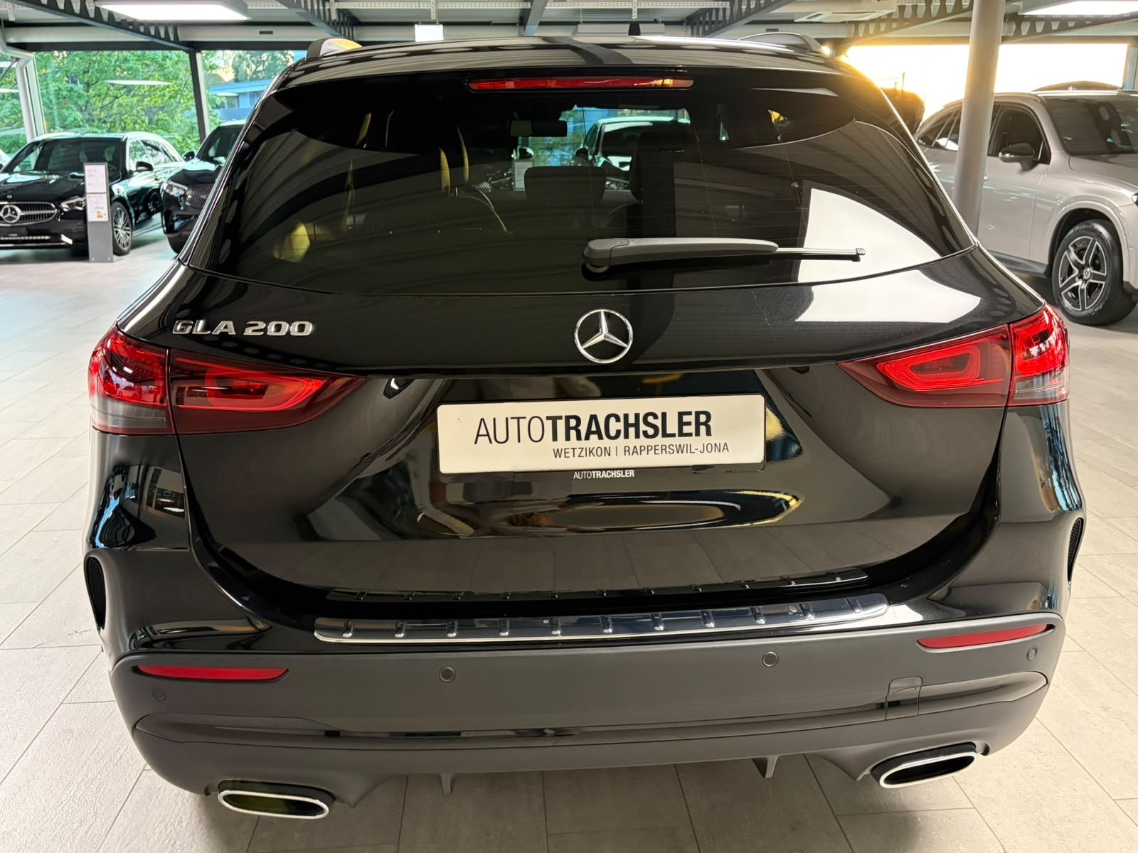 MERCEDES-BENZ GLA 200 AMG Line 7G-DCT-image-3