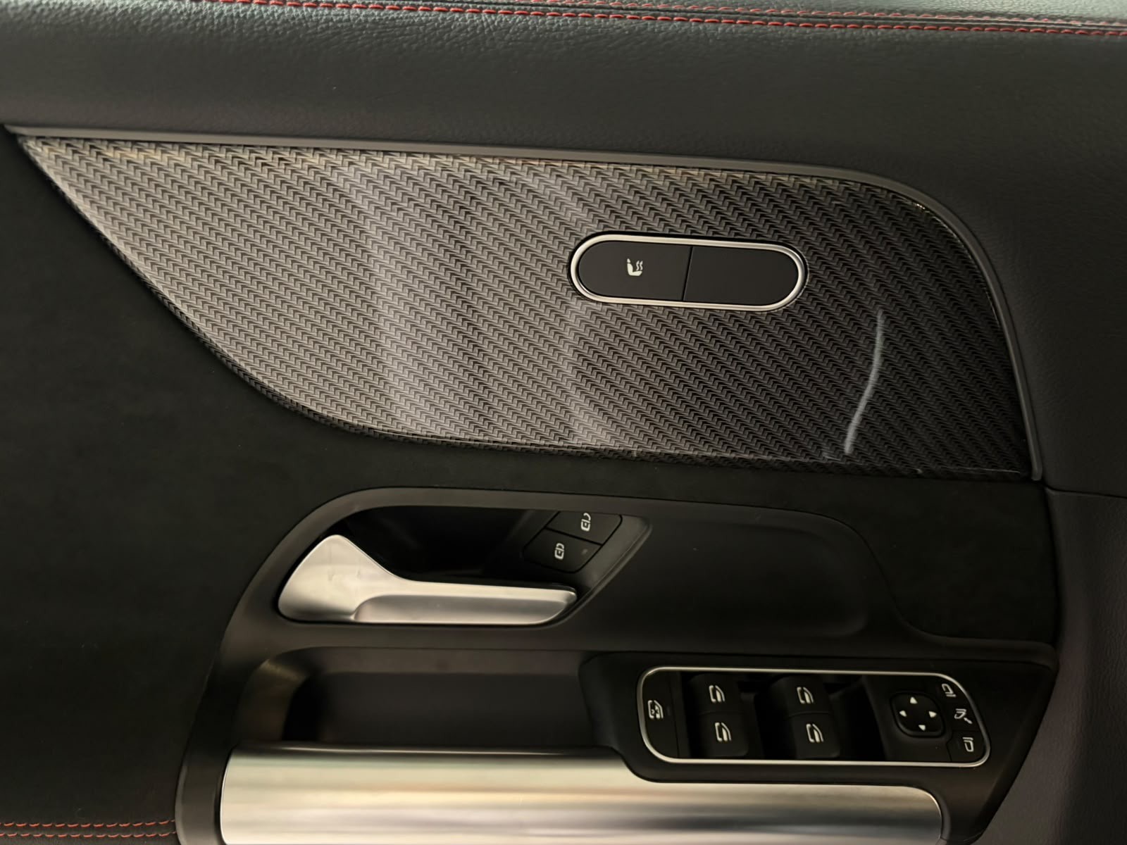 MERCEDES-BENZ GLA 200 AMG Line 7G-DCT-image-10