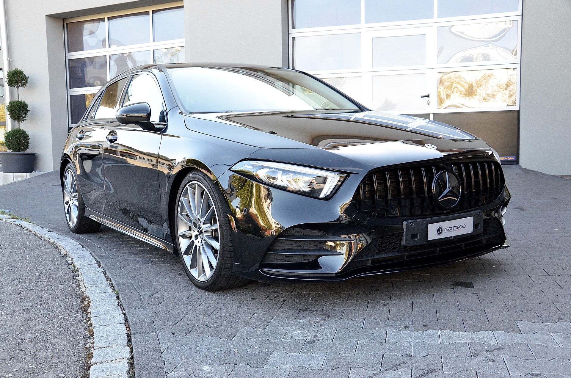 MERCEDES-BENZ A 250 4Matic AMG Line 4Matic 7G-DCT-image-2