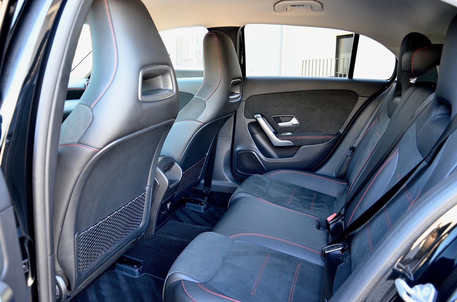 MERCEDES-BENZ A 250 4Matic AMG Line 4Matic 7G-DCT-image-12