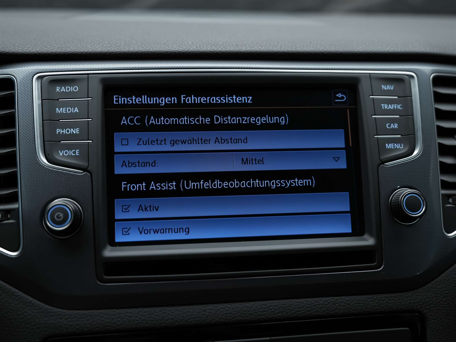 VW Golf Sportsvan 1.4 TSI R-Line DSG *Panorama*CH Fahrzeug*-image-34