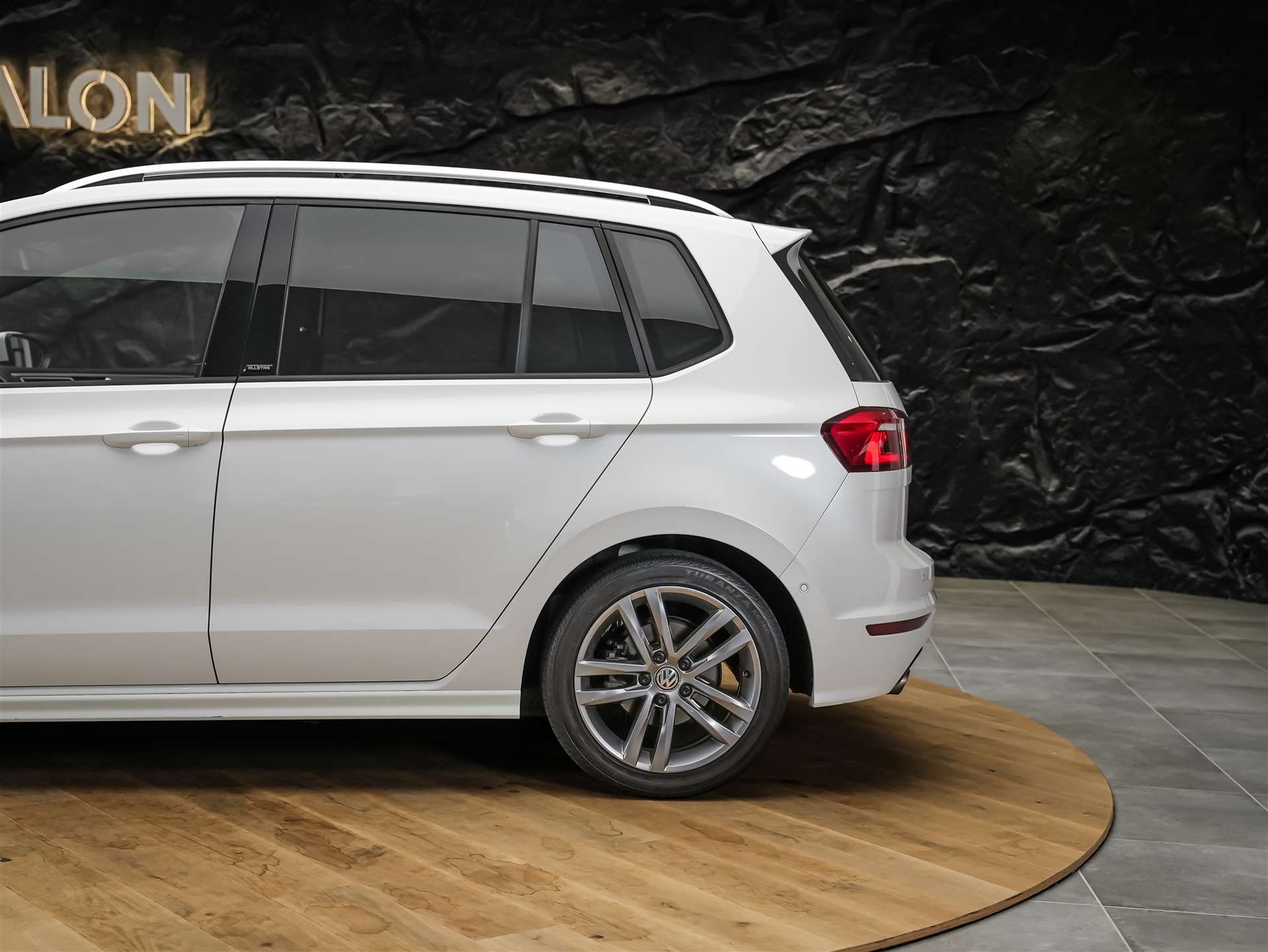 VW Golf Sportsvan 1.4 TSI R-Line DSG *Panorama*CH Fahrzeug*-image-20
