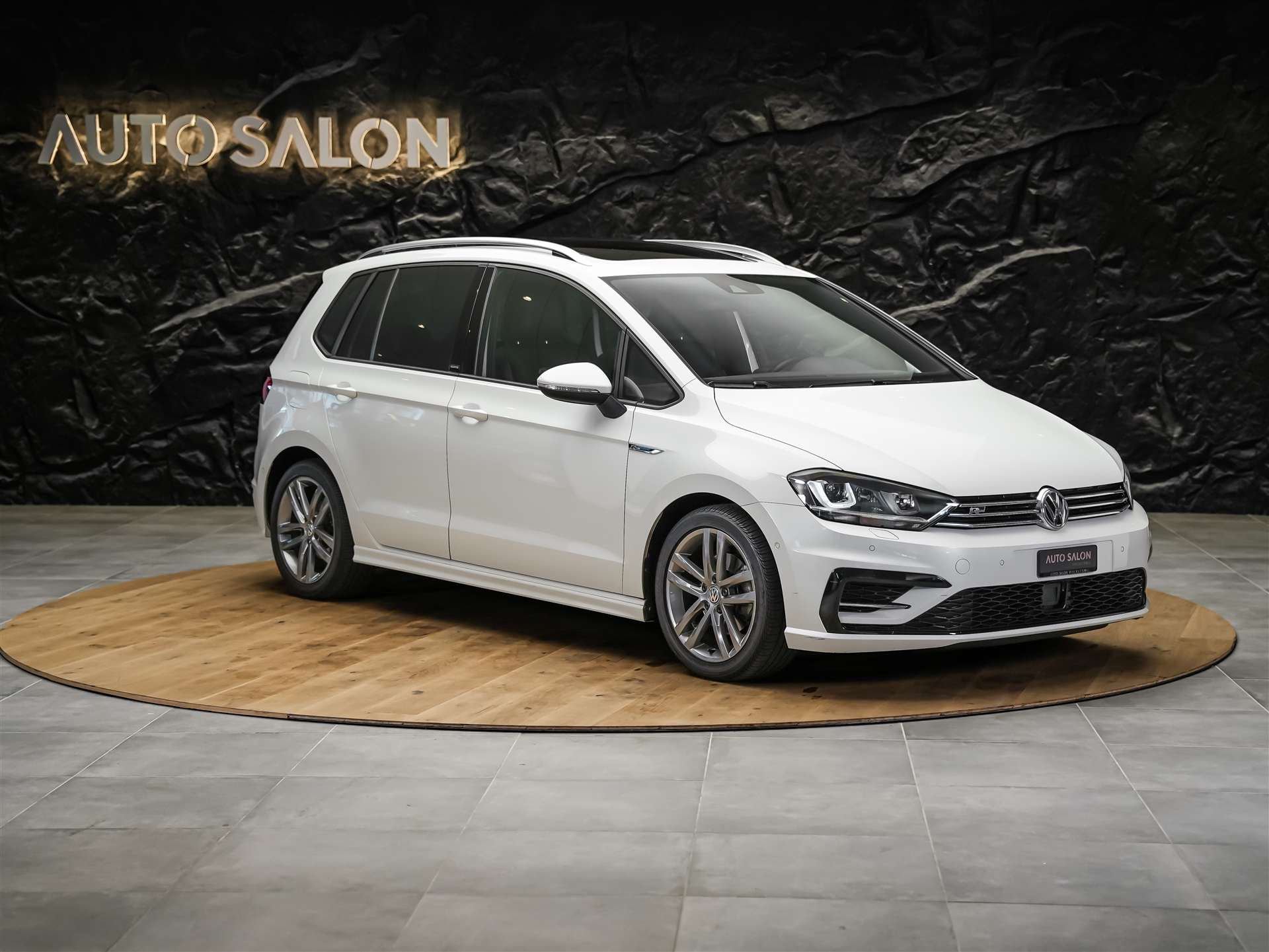 VW Golf Sportsvan 1.4 TSI R-Line DSG *Panorama*CH Fahrzeug*-image-6