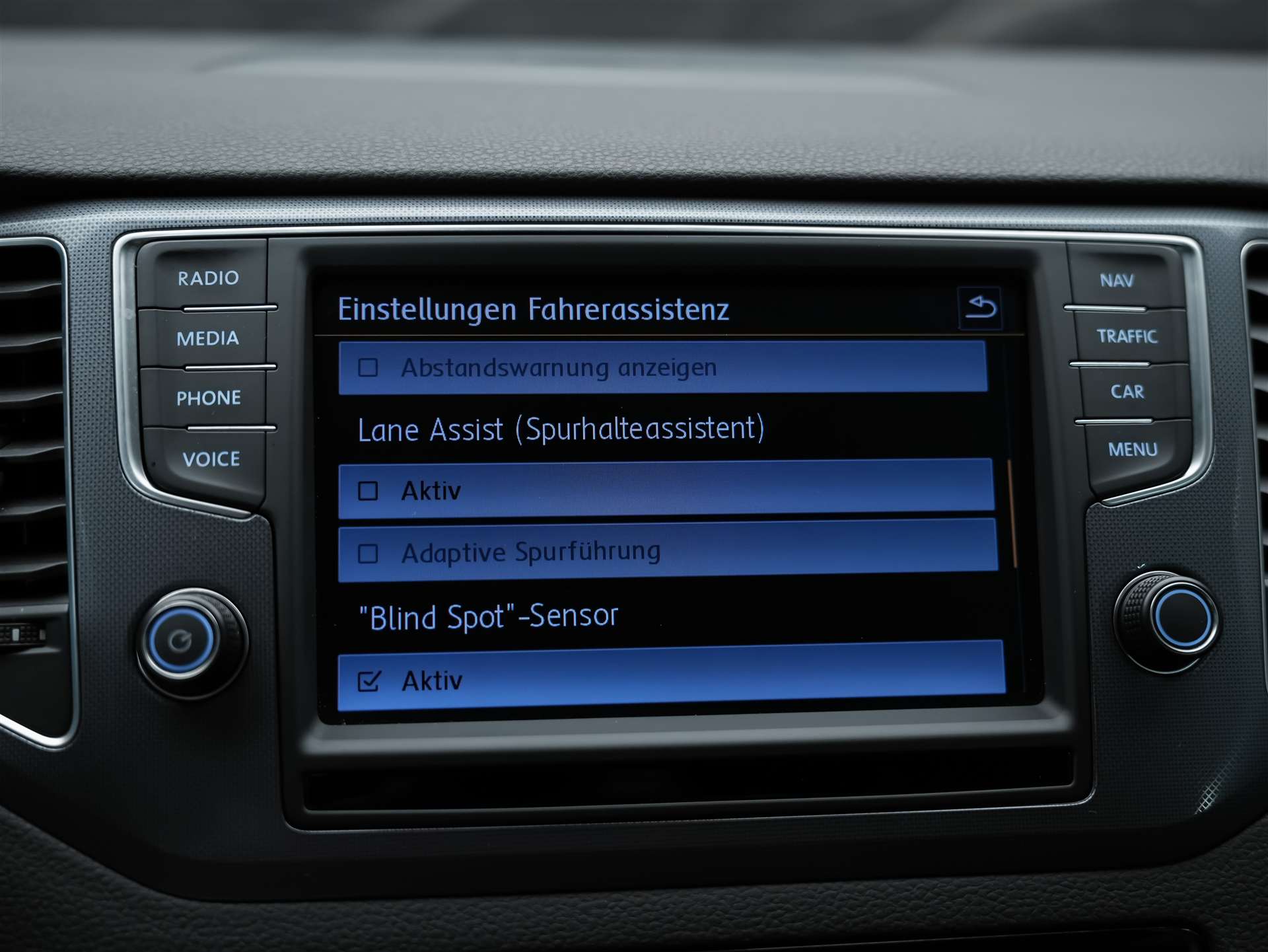 VW Golf Sportsvan 1.4 TSI R-Line DSG *Panorama*CH Fahrzeug*-image-35