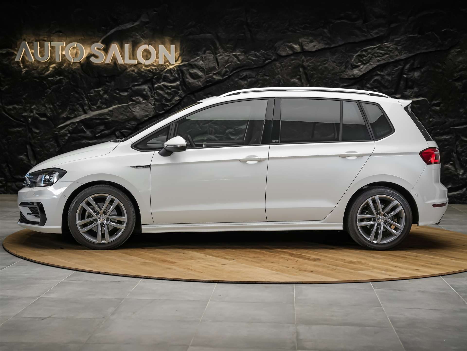 VW Golf Sportsvan 1.4 TSI R-Line DSG *Panorama*CH Fahrzeug*-image-2