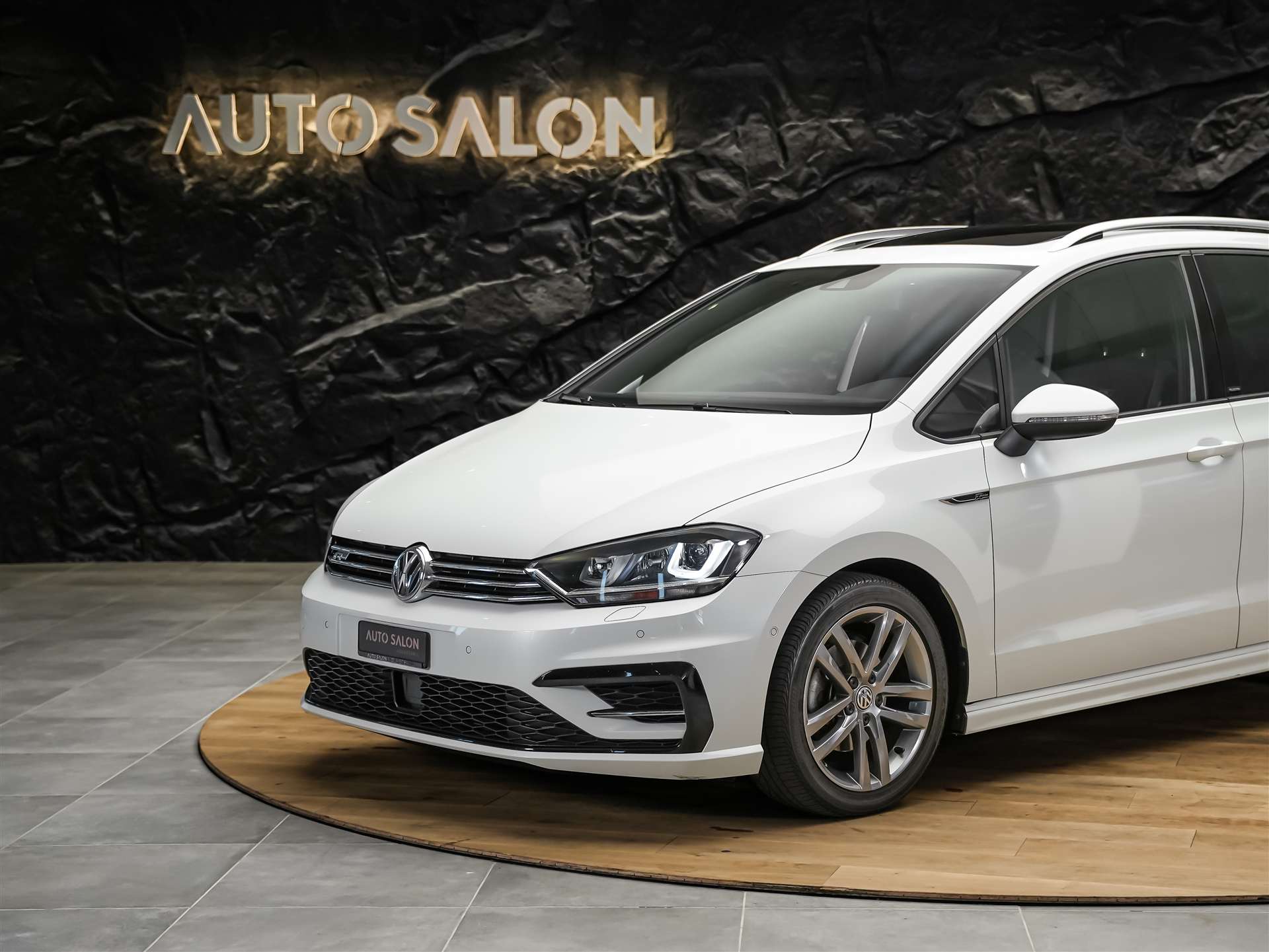 VW Golf Sportsvan 1.4 TSI R-Line DSG *Panorama*CH Fahrzeug*-image-17