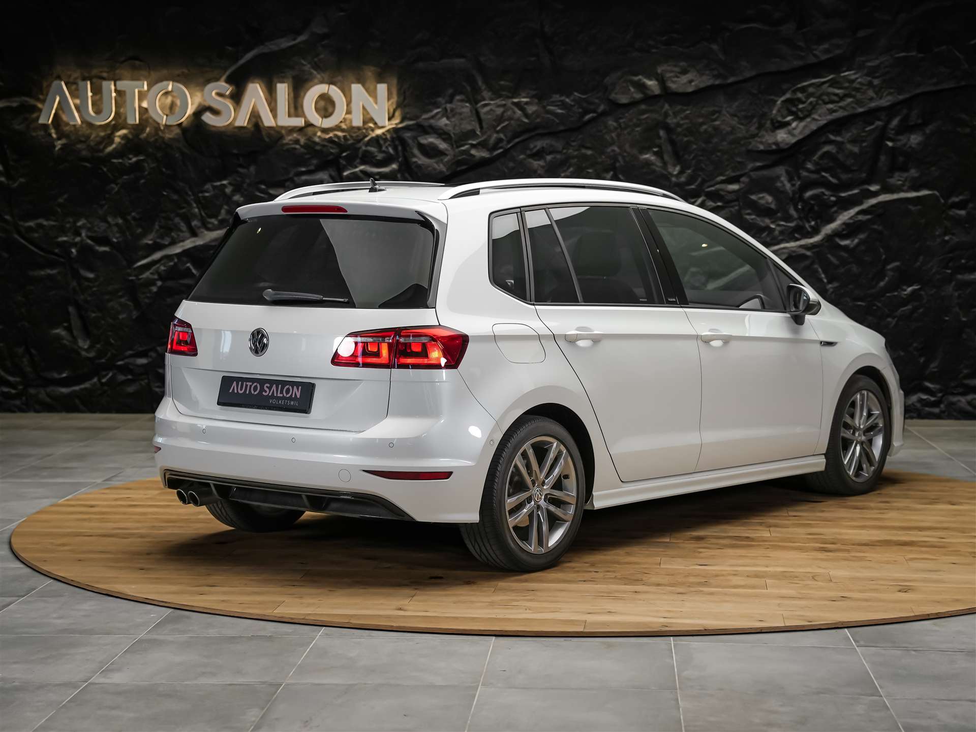 VW Golf Sportsvan 1.4 TSI R-Line DSG *Panorama*CH Fahrzeug*-image-5