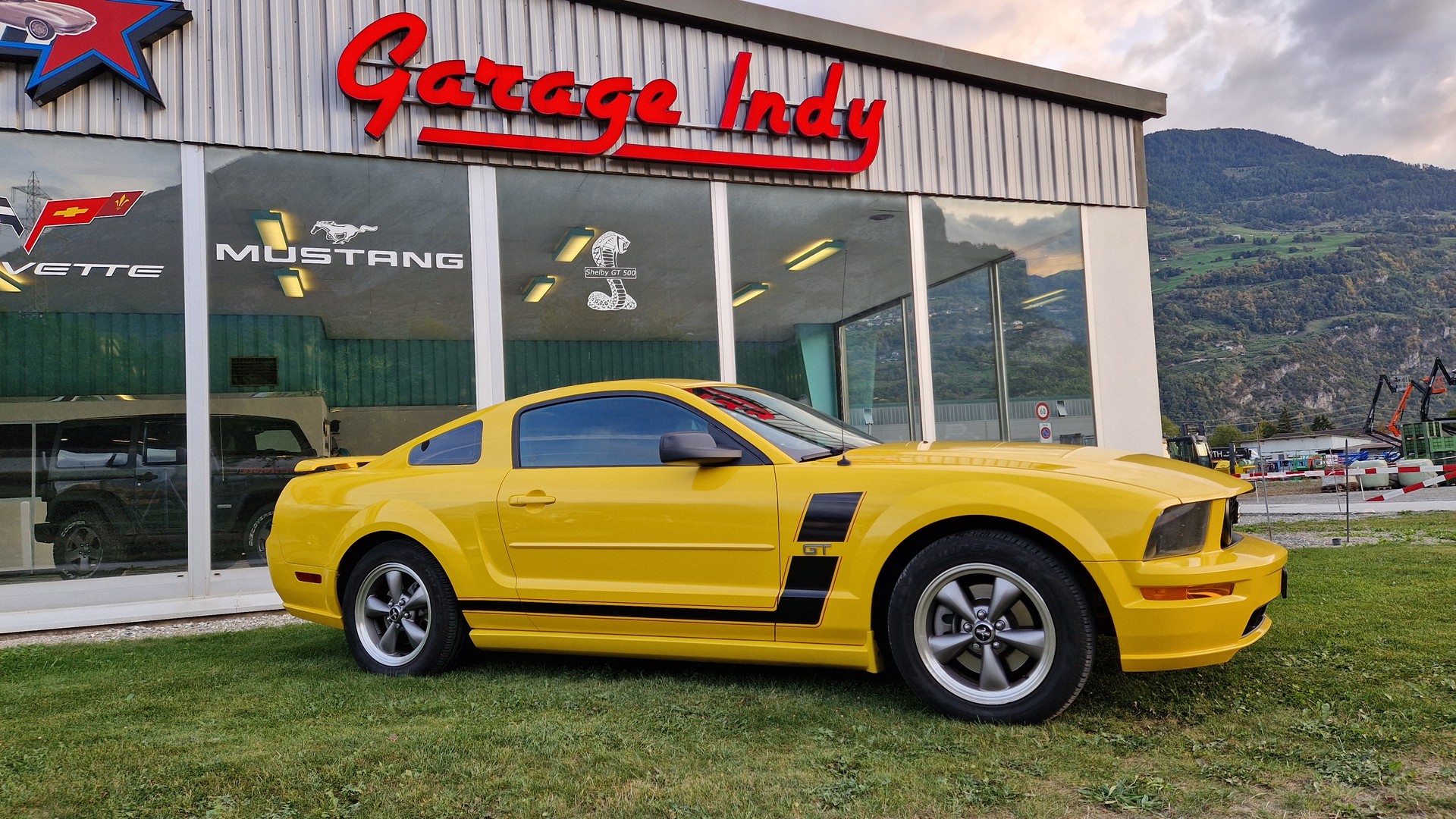 FORD Mustang GT-image-5