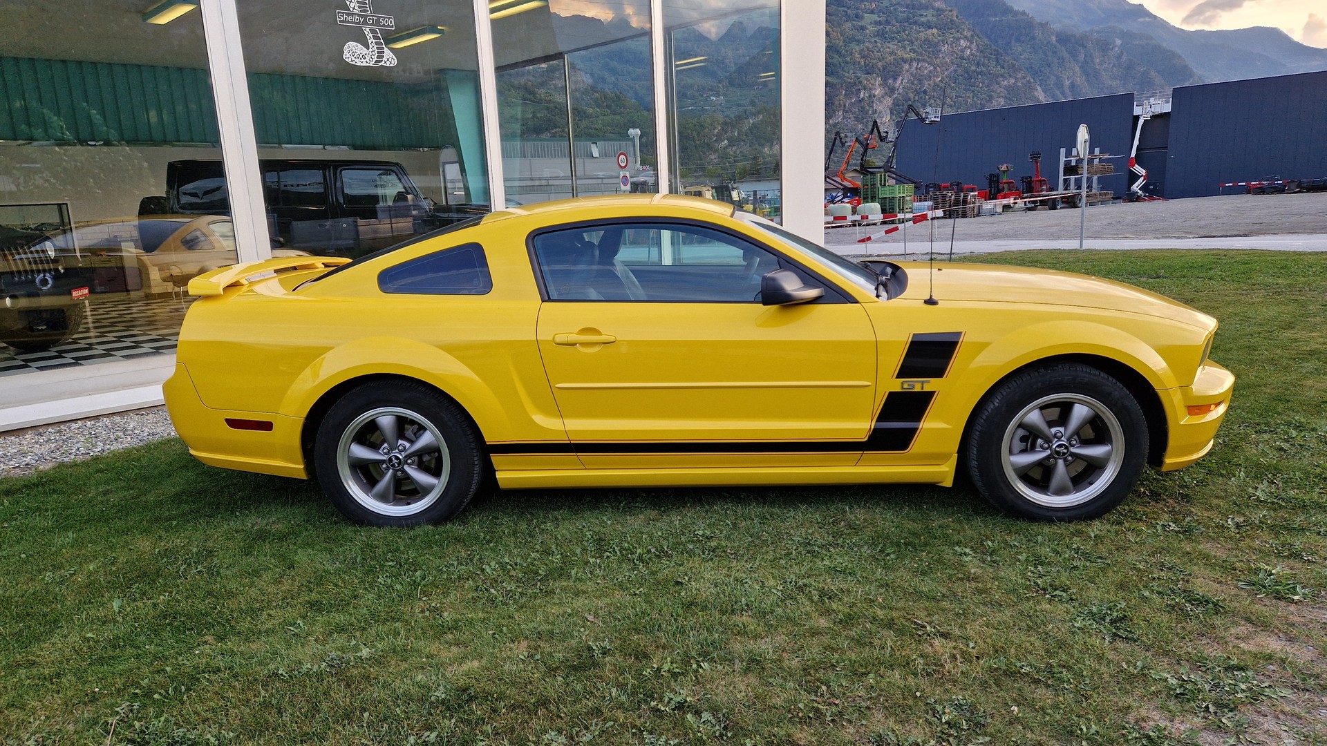 FORD Mustang GT-image-6