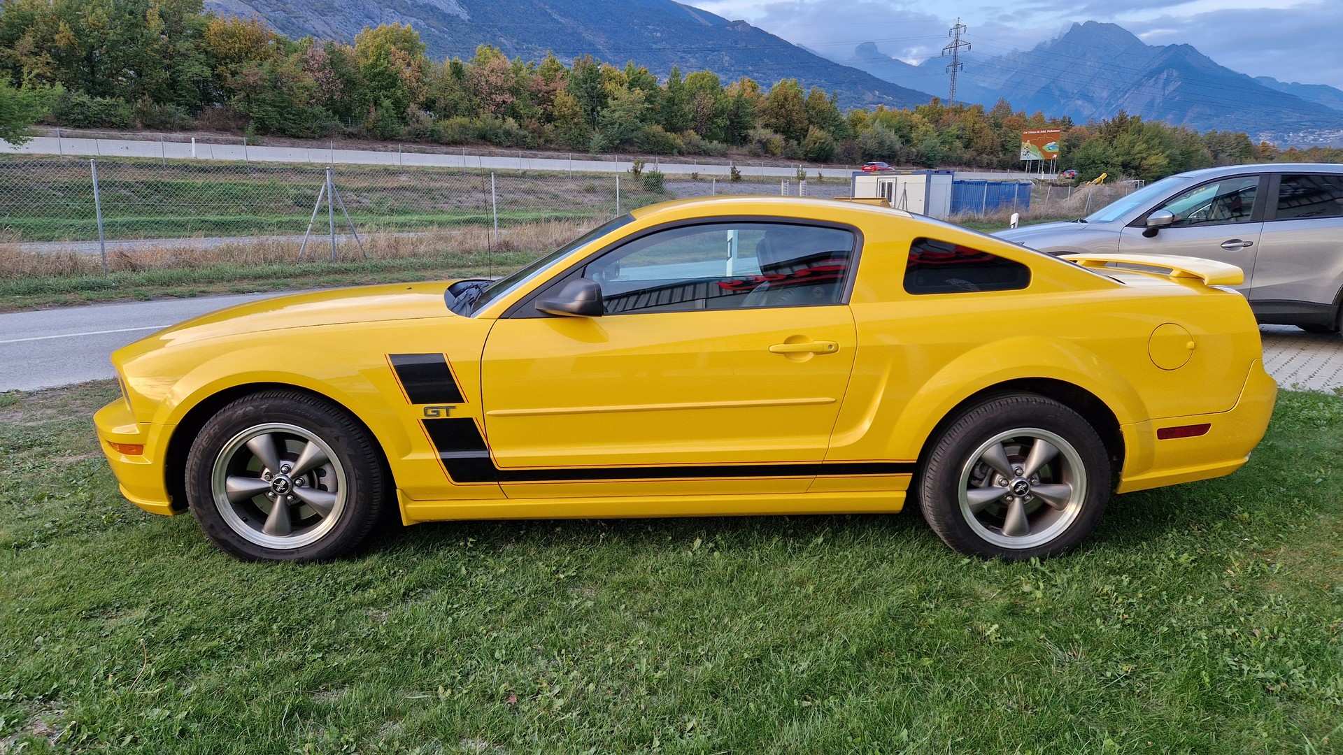 FORD Mustang GT-image-10